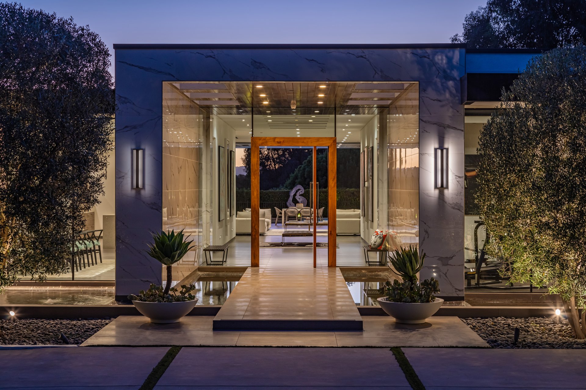 2002 LOMA VISTA DR