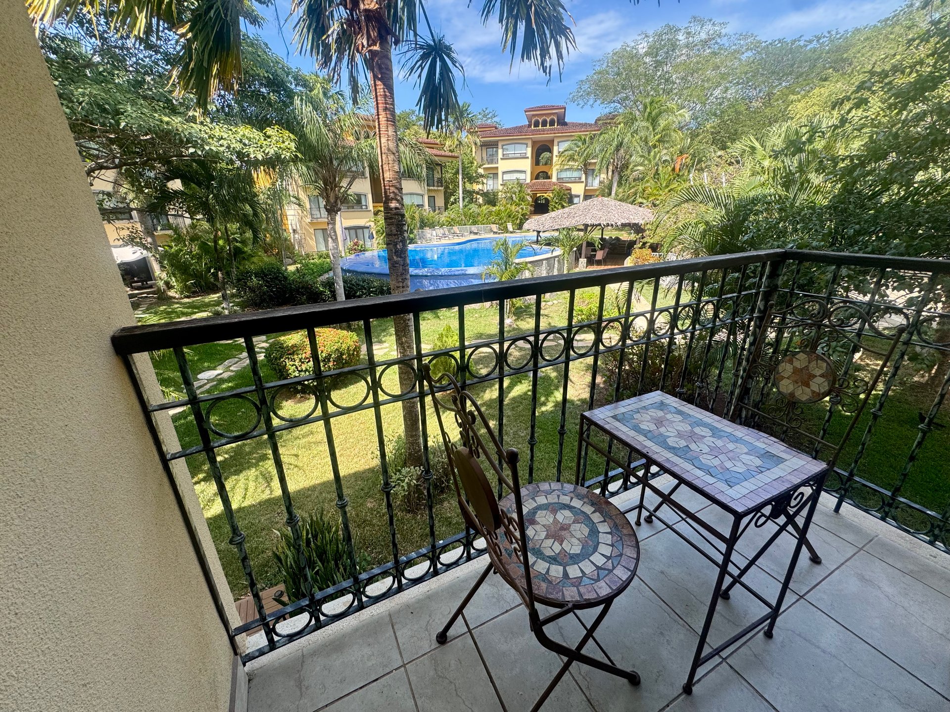 The Oaks 65: Comfortable 2BR Condo Near Tamarindo & Playa Grande