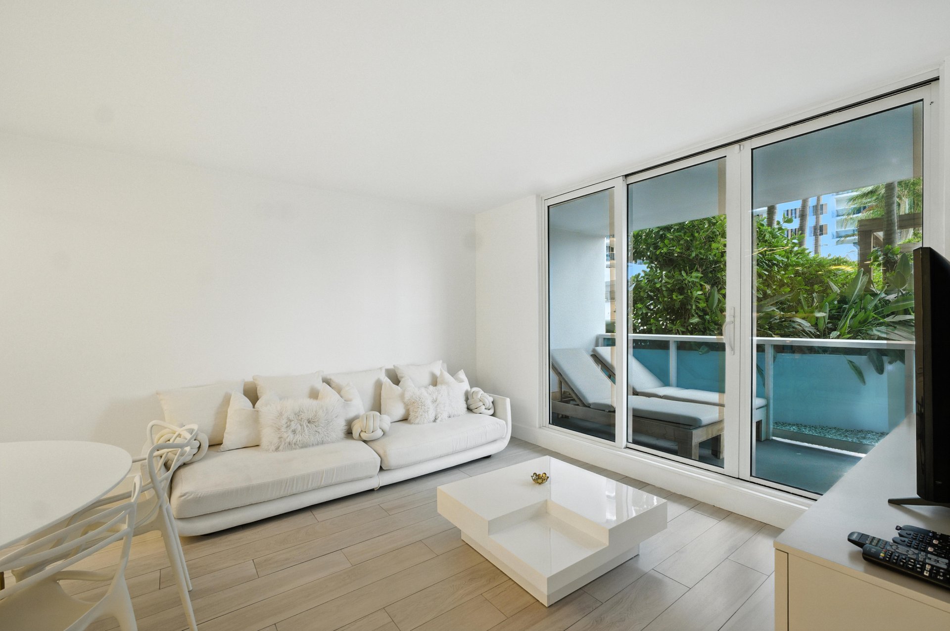 2301 Collins Ave #318  