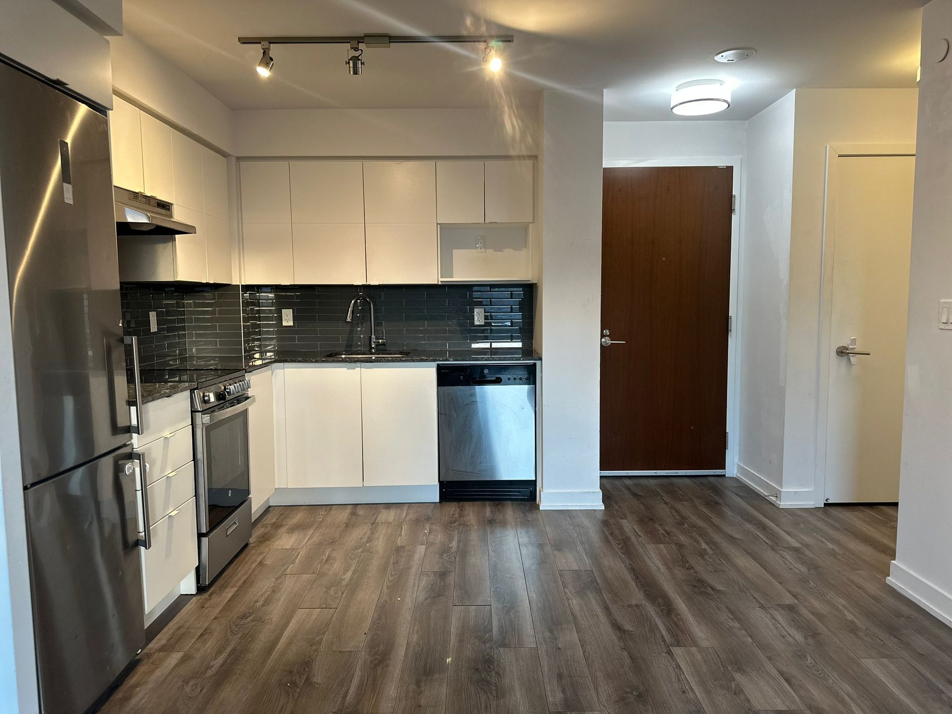 120 Varna Dr Unit: 1018