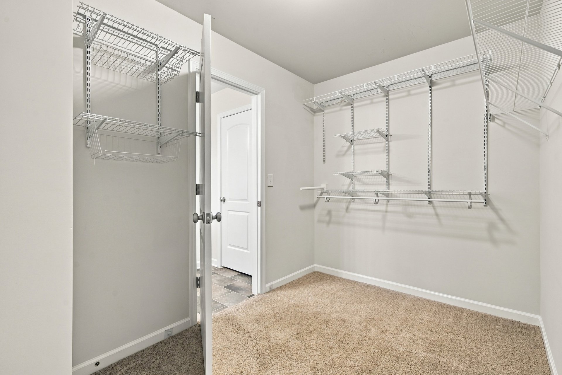 Modern Luxury & Cul-de-Sac Comfort: Contemporary 4-Bed Gem Near Providence & Research Park!