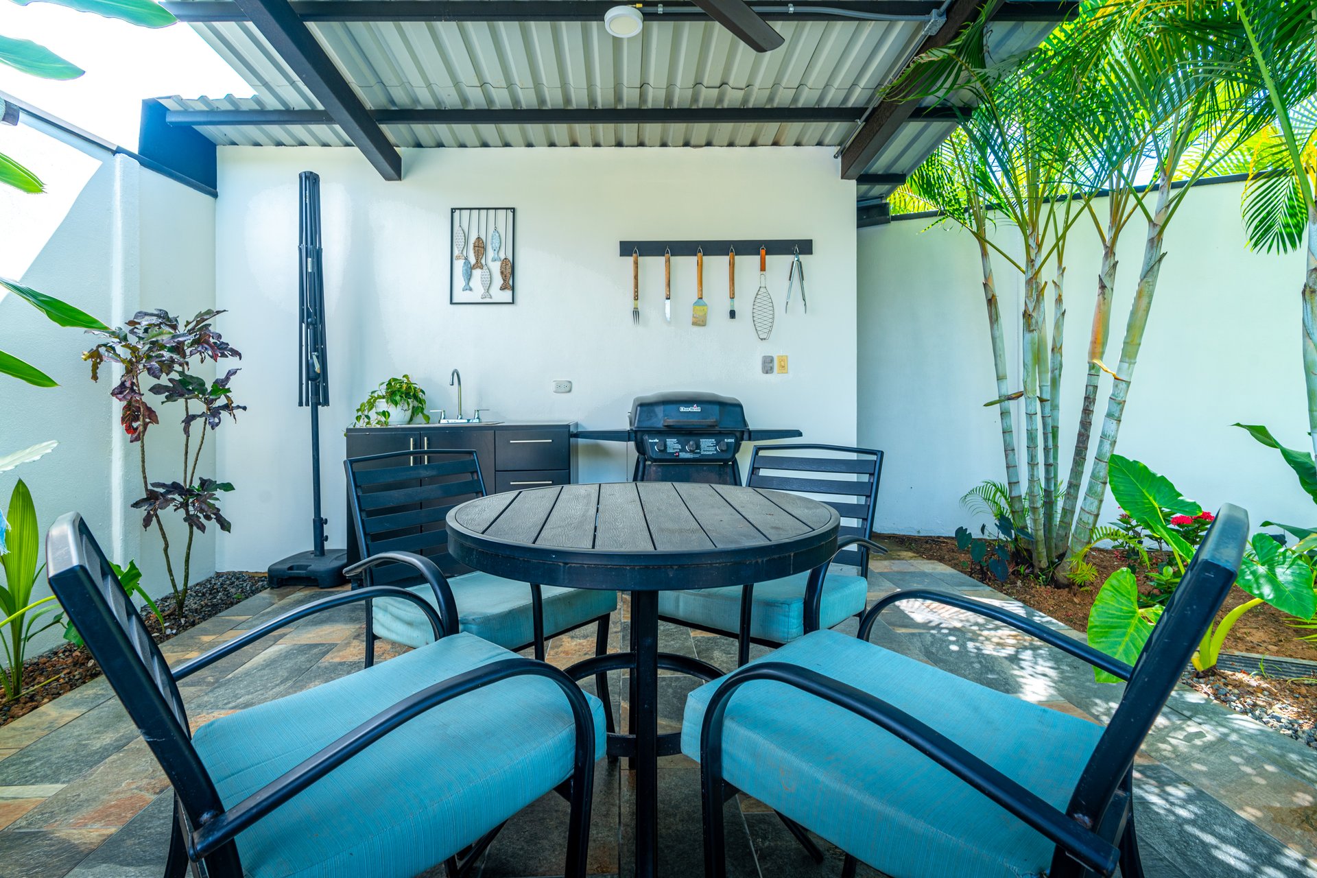 Modern 3 Bedroom Home - Walking distance to it all!