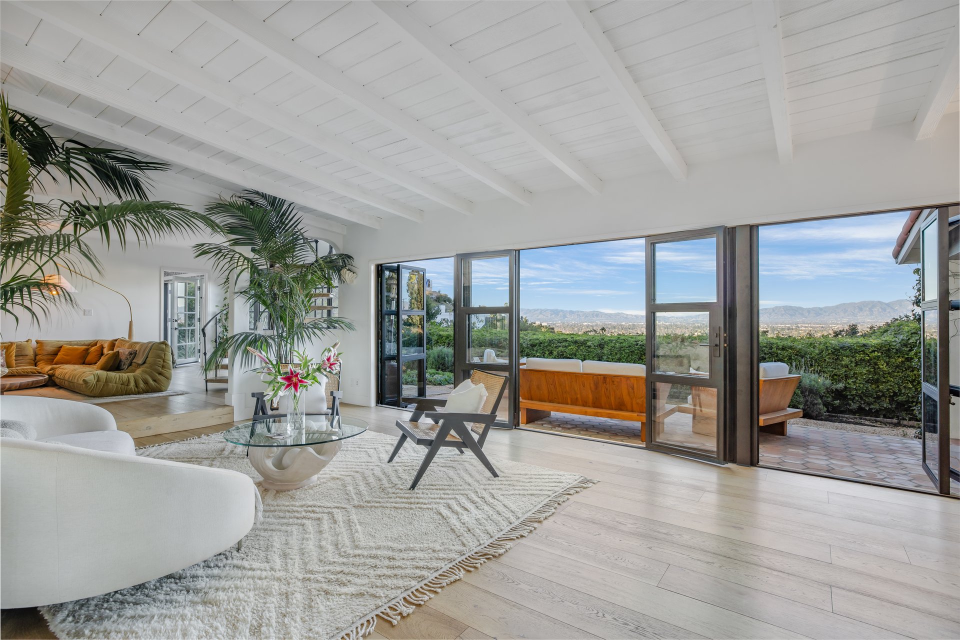 3646 Sunswept Dr, Studio City 