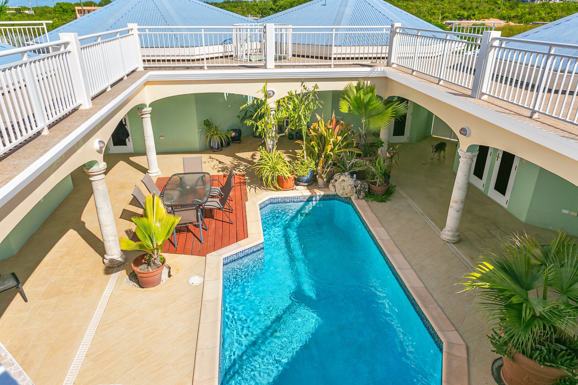 Octagon Villa West End