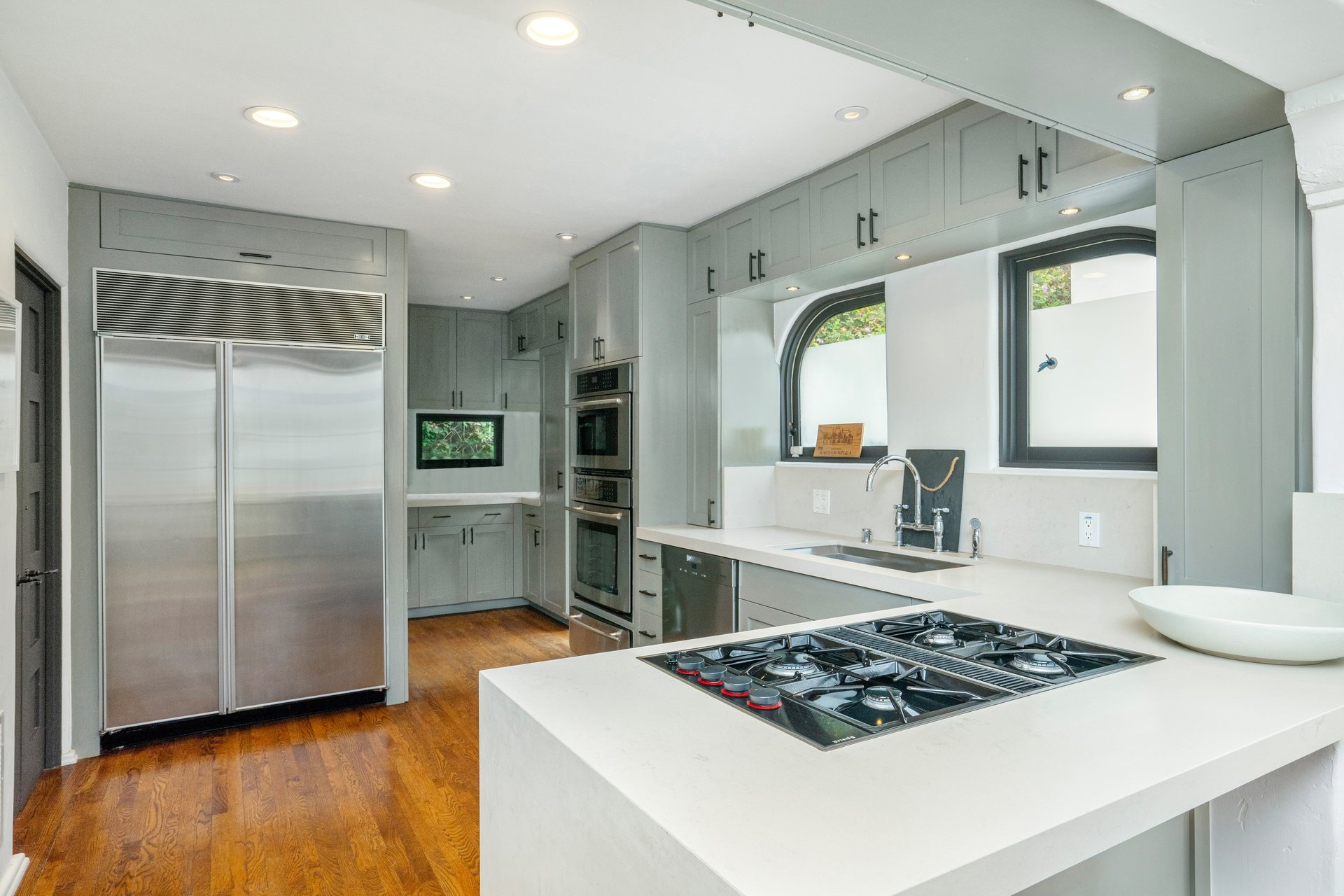 7939 Hillside Ave, Hollywood Hills