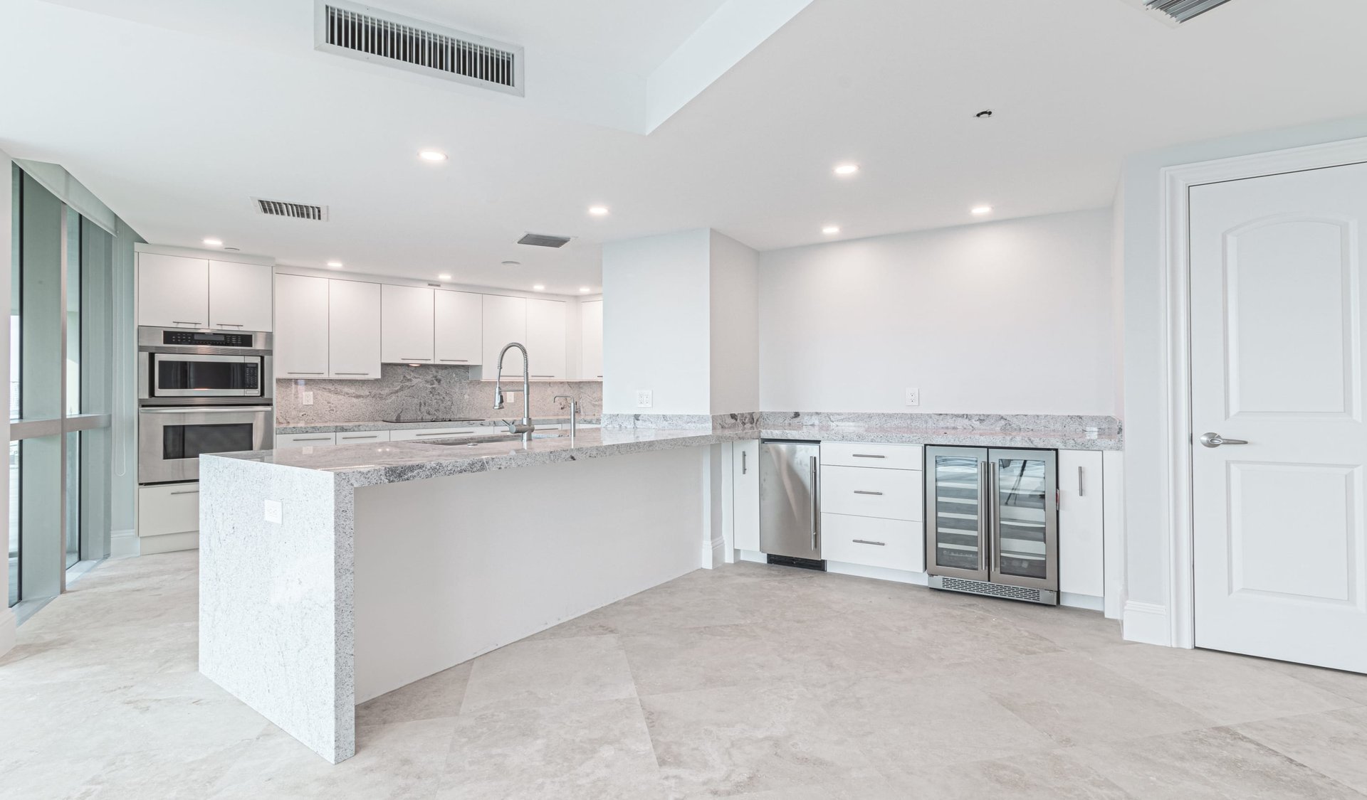 1200 Holiday Dr Unit: 705