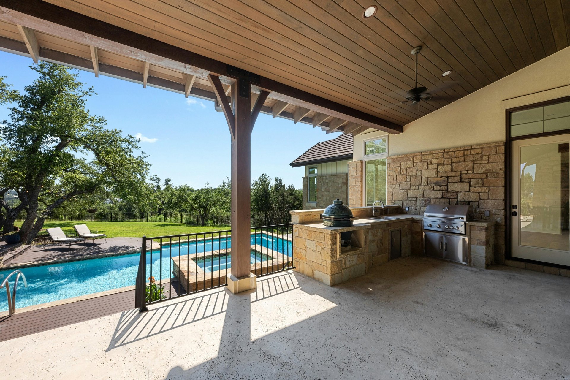 8024 Carlton Ridge