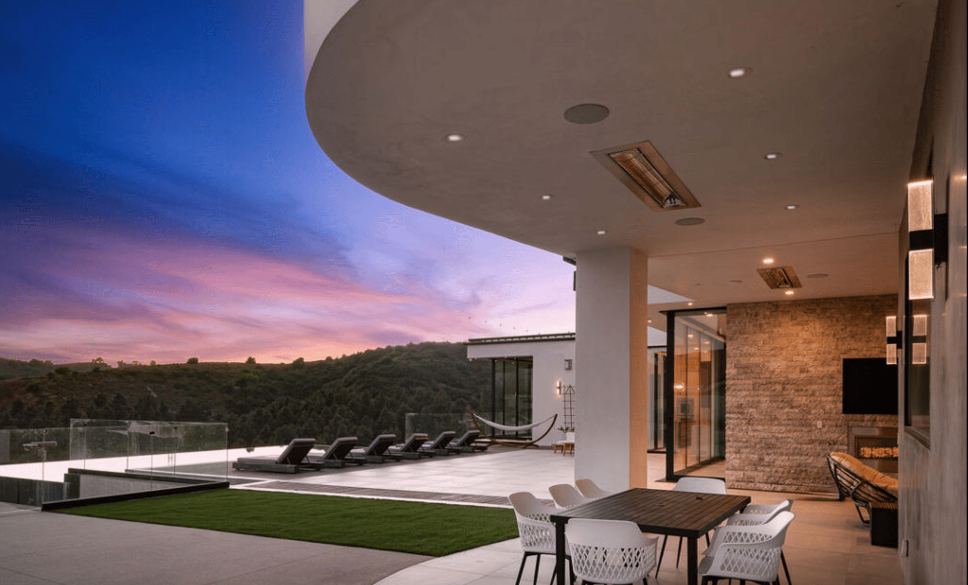 Lakeview Aura, Mirror Lake Drive, 90068