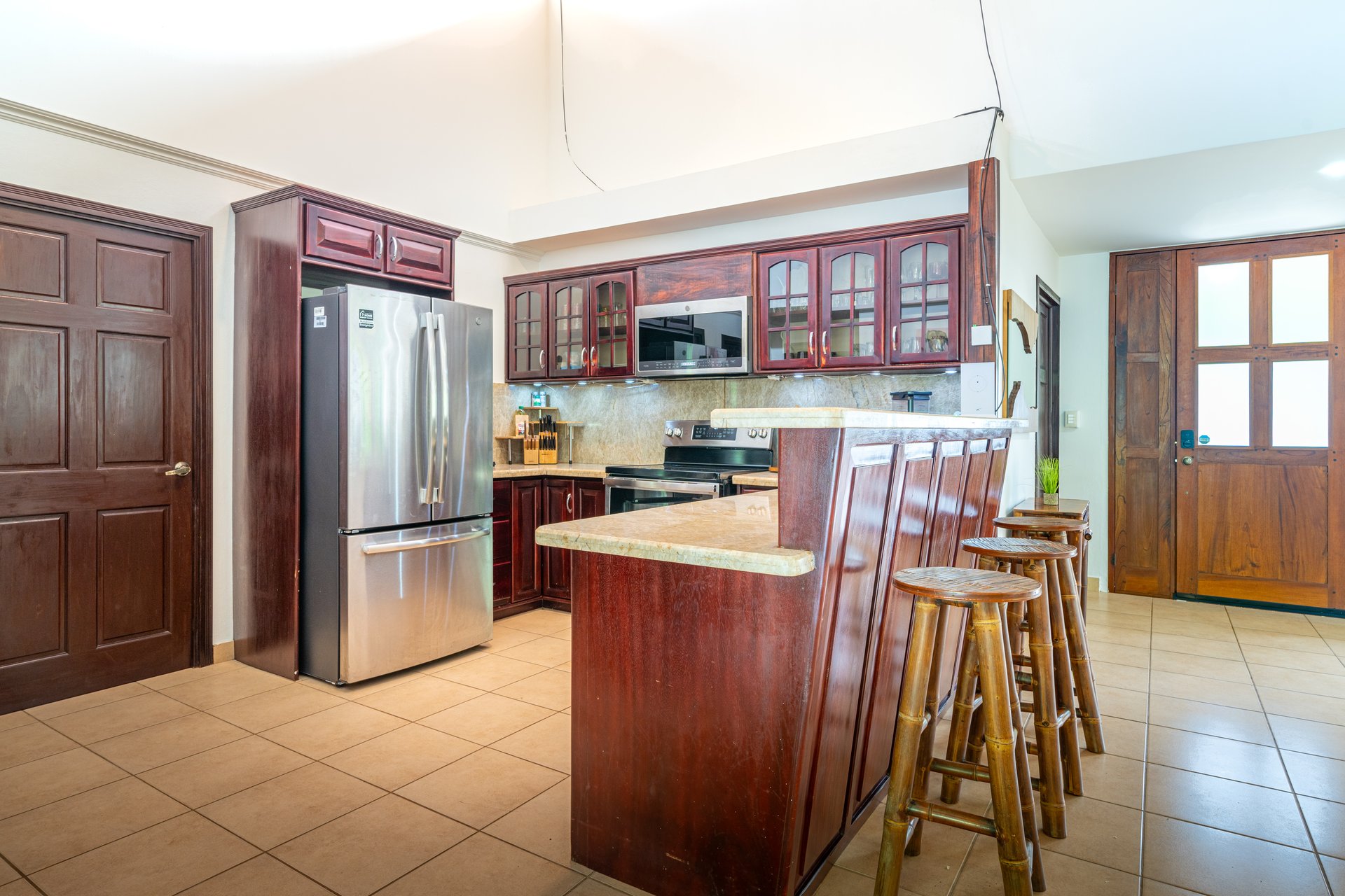 Casa Luna, 3bed /3bath Private Oasis, Convenient Location