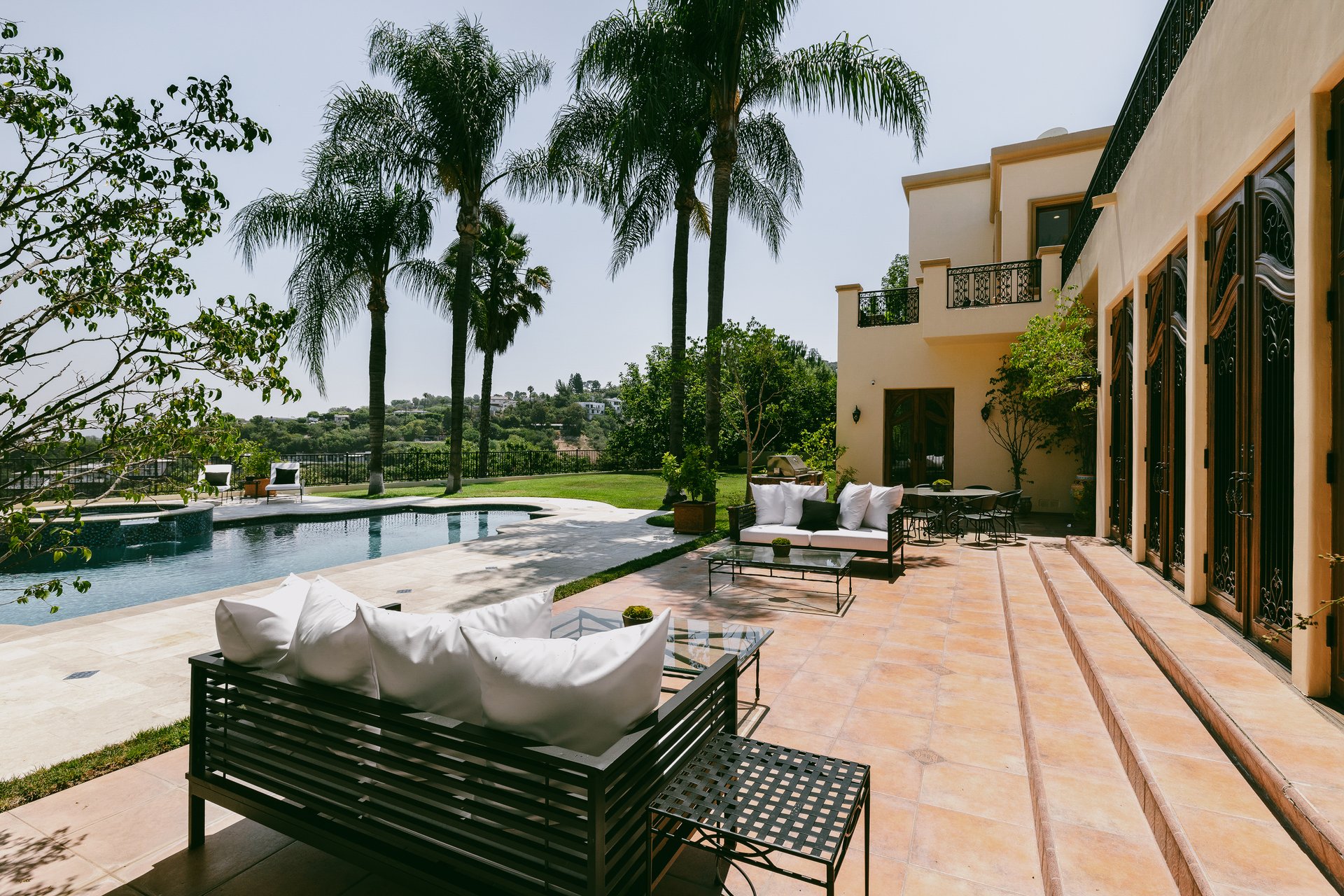 3364 Clerendon Rd, Beverly Hills 