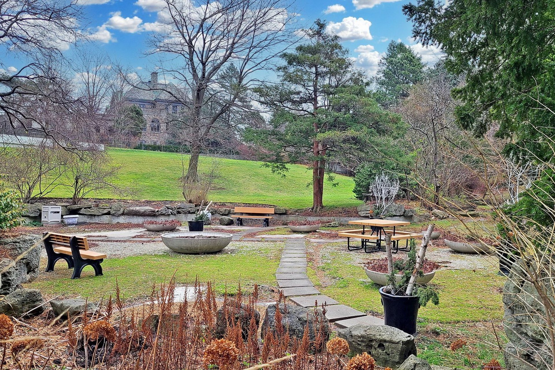 75 Graydon Hall Drive Unit: 1408