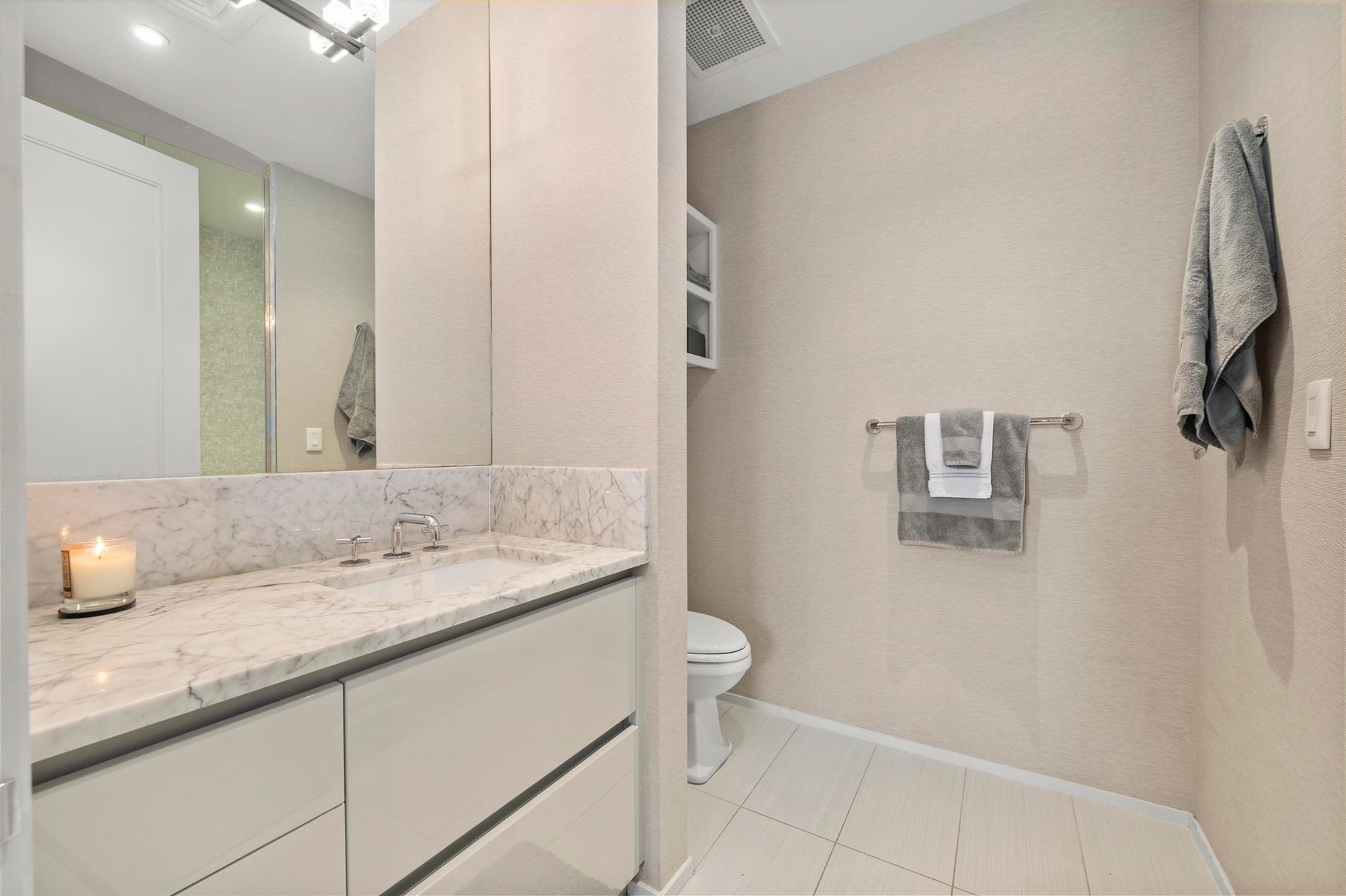 200 Congress Ave #33BB