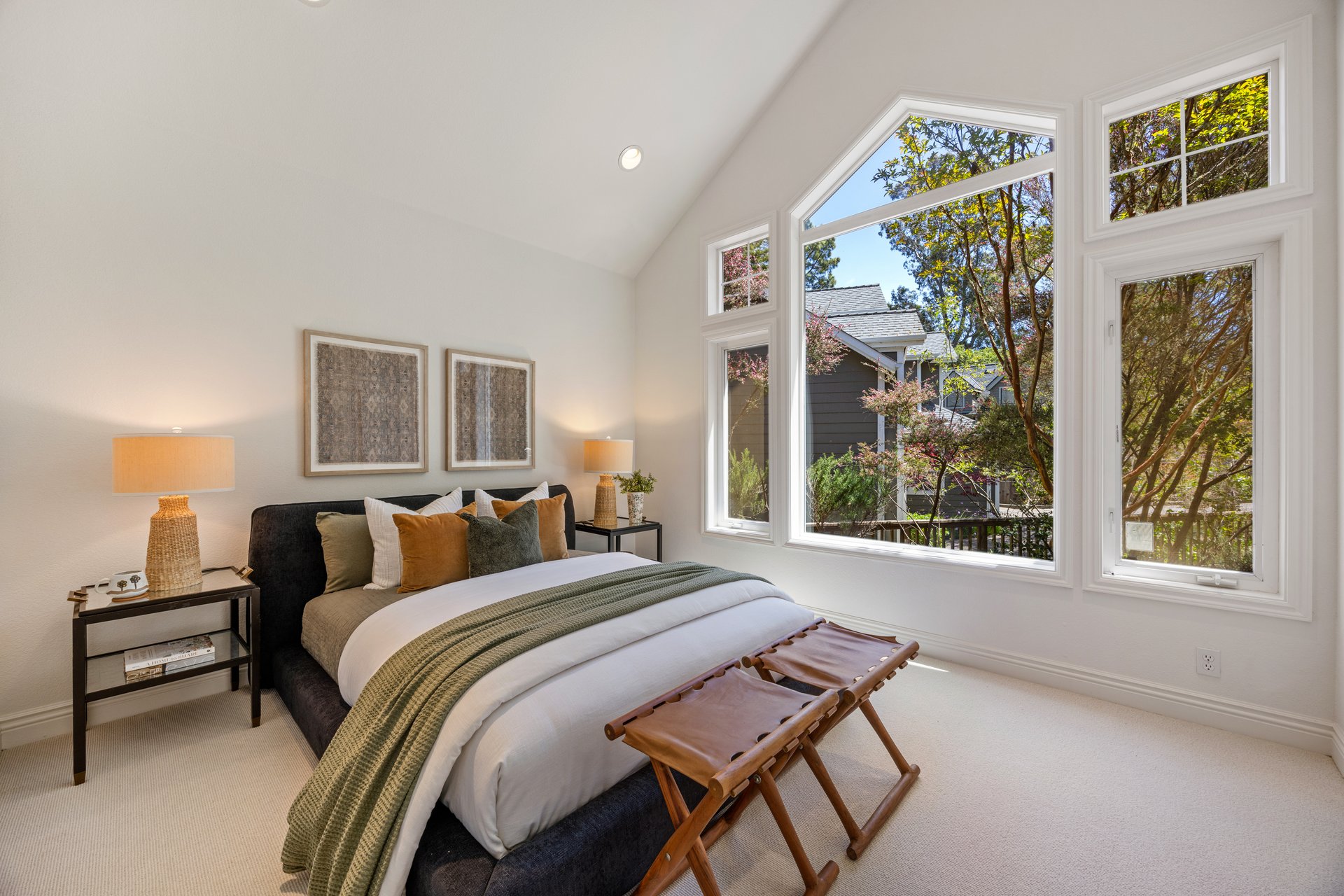 438 Laverne