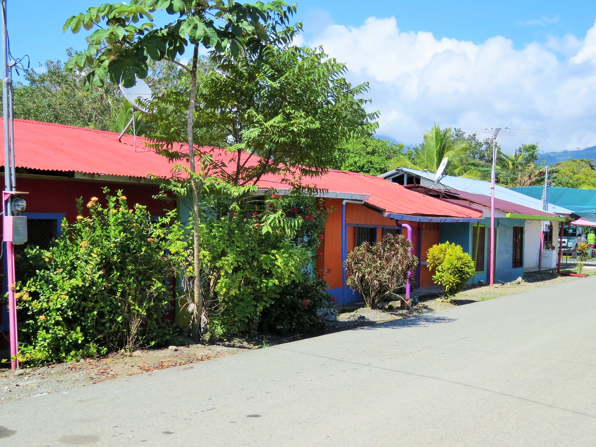 Fully equipped 4 Unit Apartment/Hotel complex 70 meters from the entrance to world-famous Marino Ballena National Park