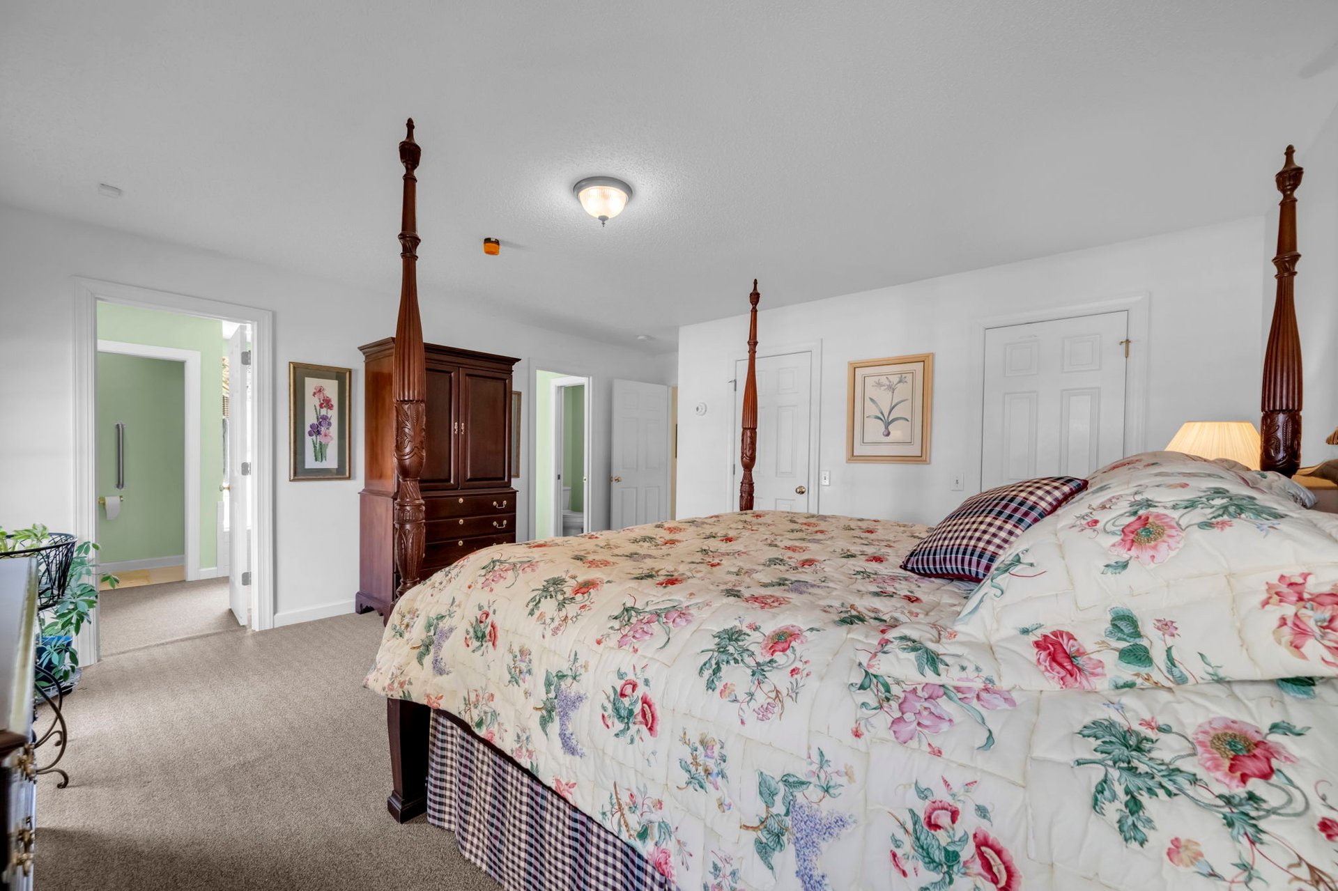 824 N Forest Hills School Rd