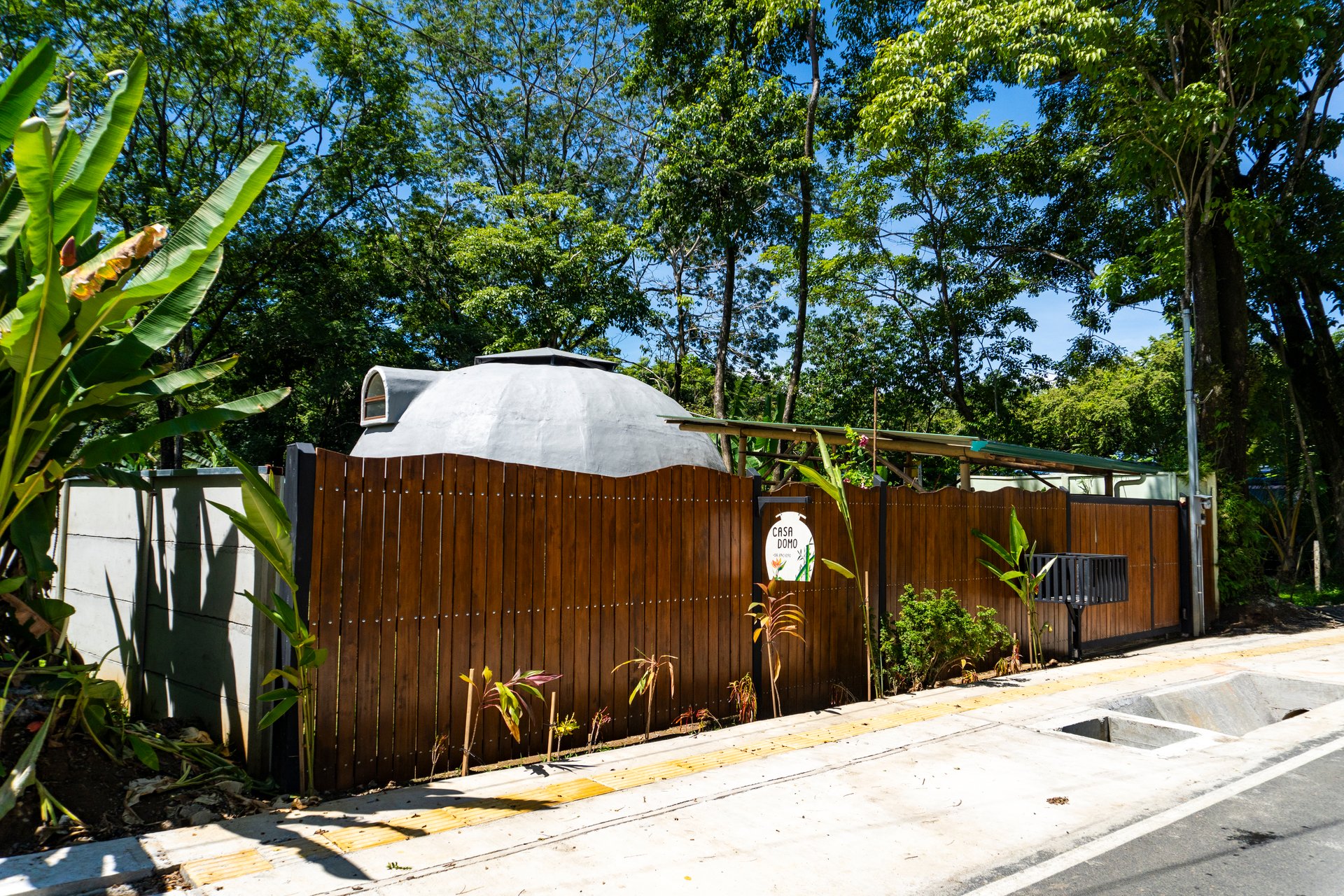 0.07 Acres – Unique 2 Bedroom Dome With Pool Walking Distance To The Beach!!!