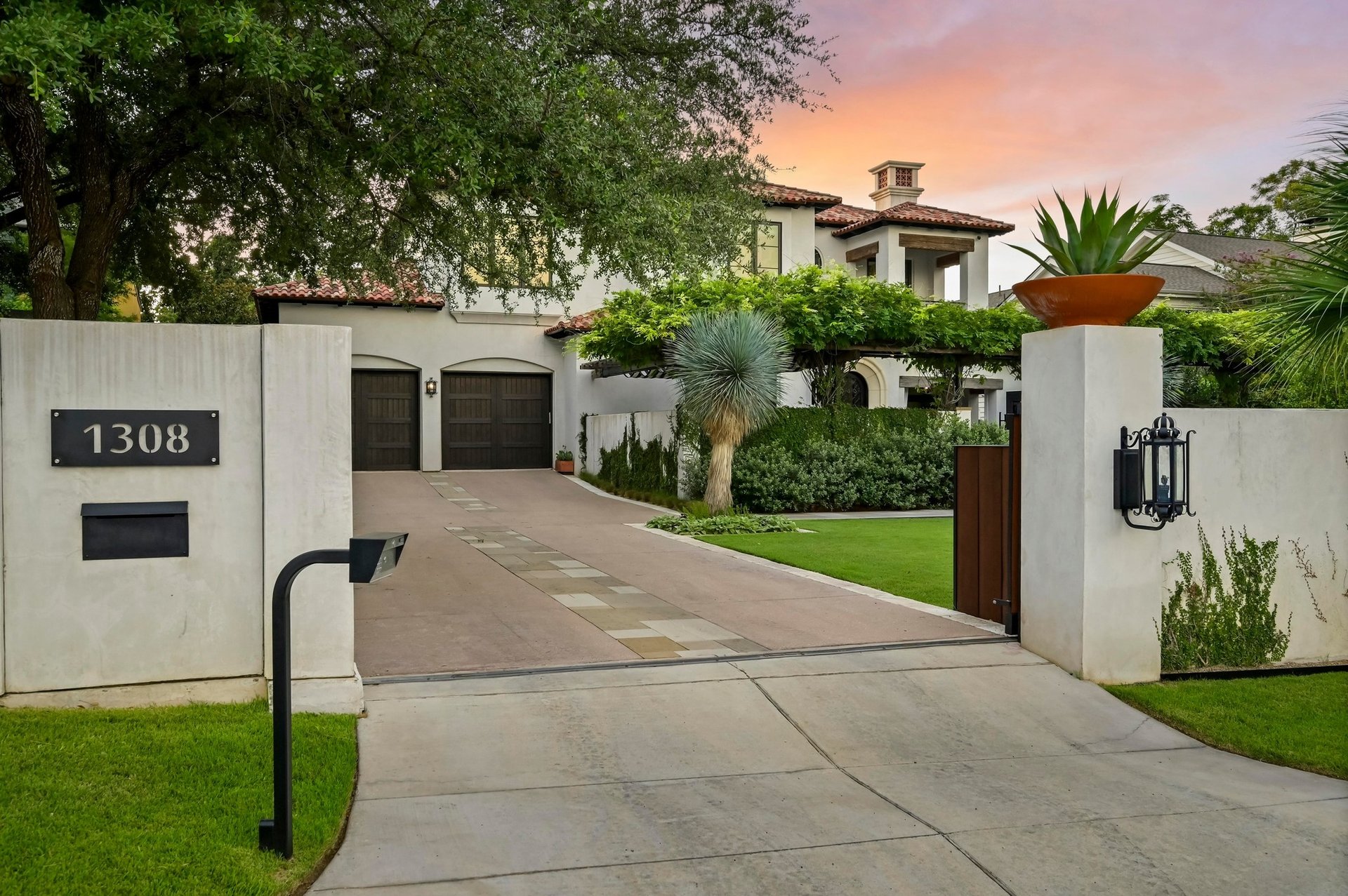 1308 Meriden Lane 