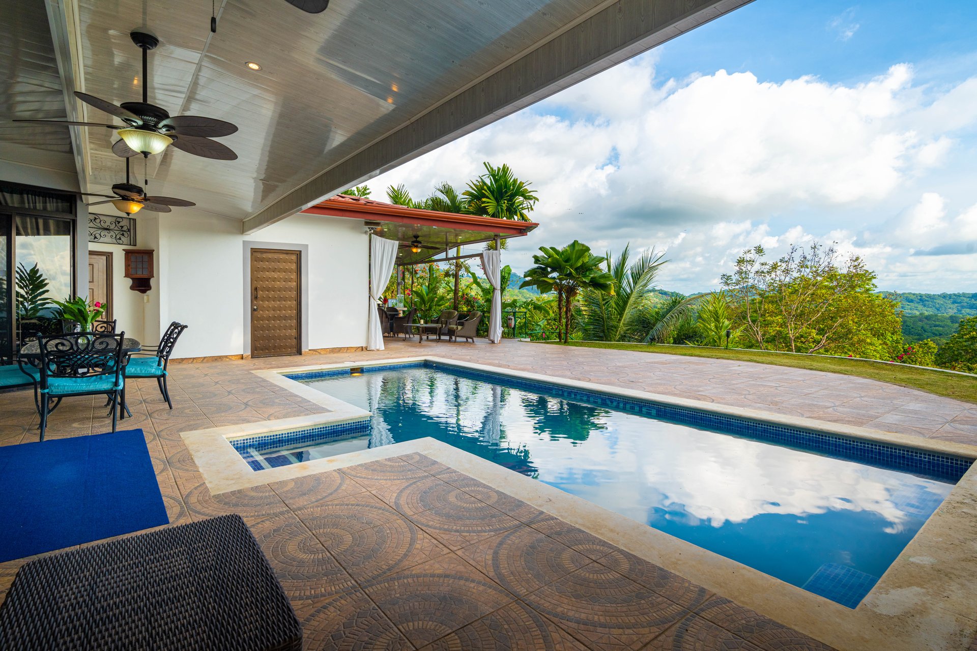 Expansive Ocean Views, Central Ojochal - 3 bed, 3 bath!