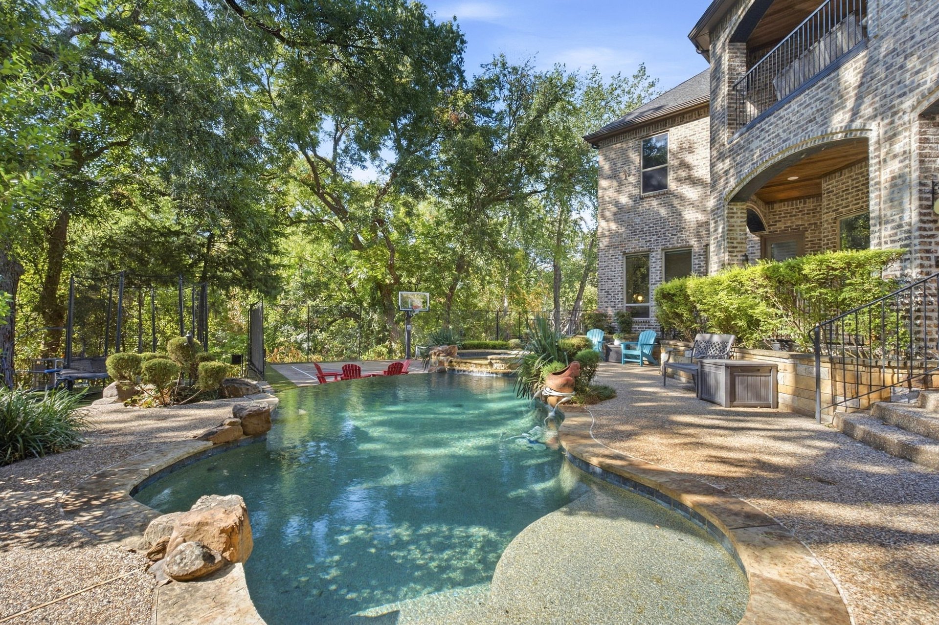 1700 Surrey Lane