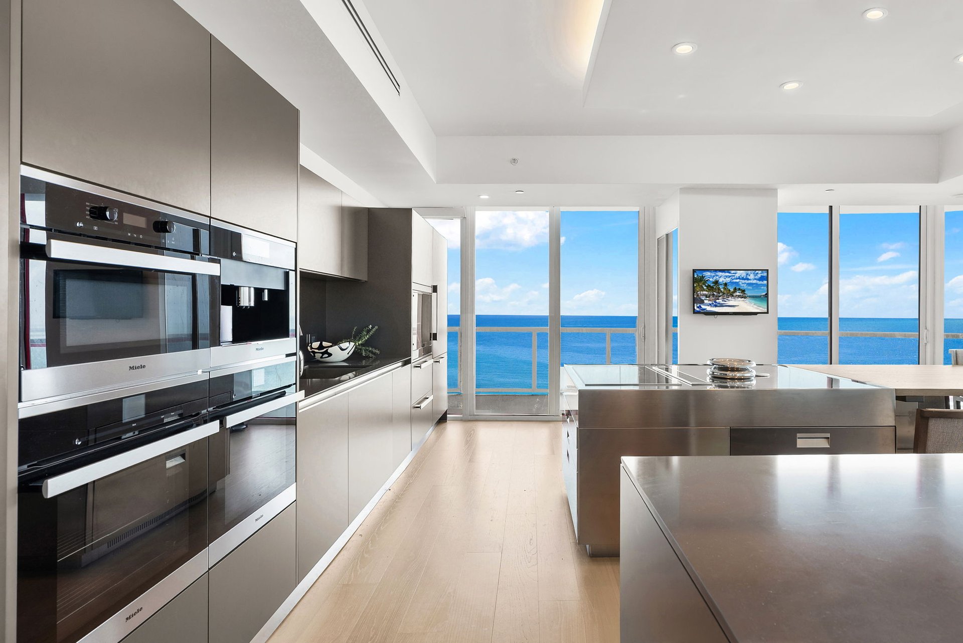 100 S Pointe Drive, Residence 1906/07