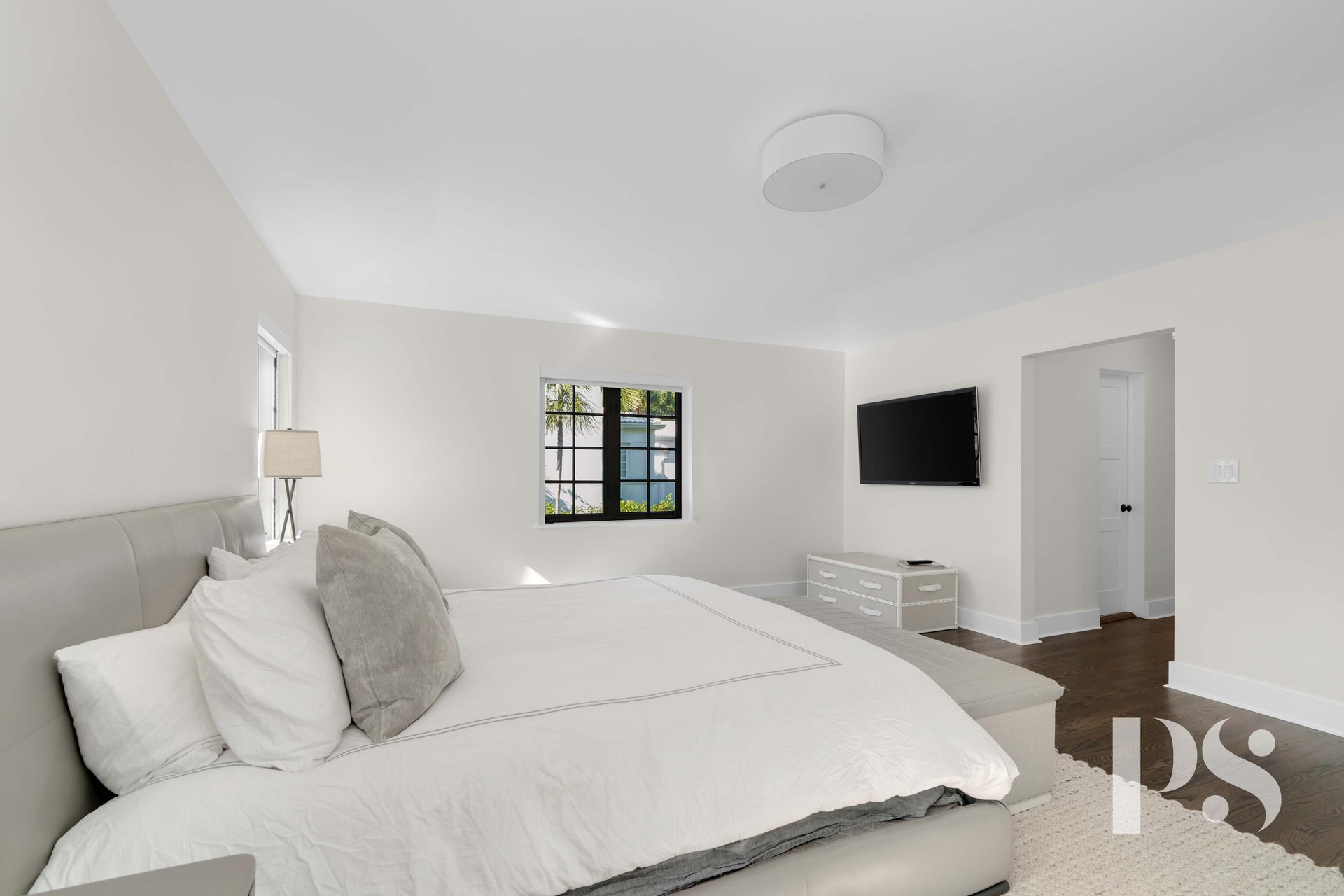 100 E Dilido Dr