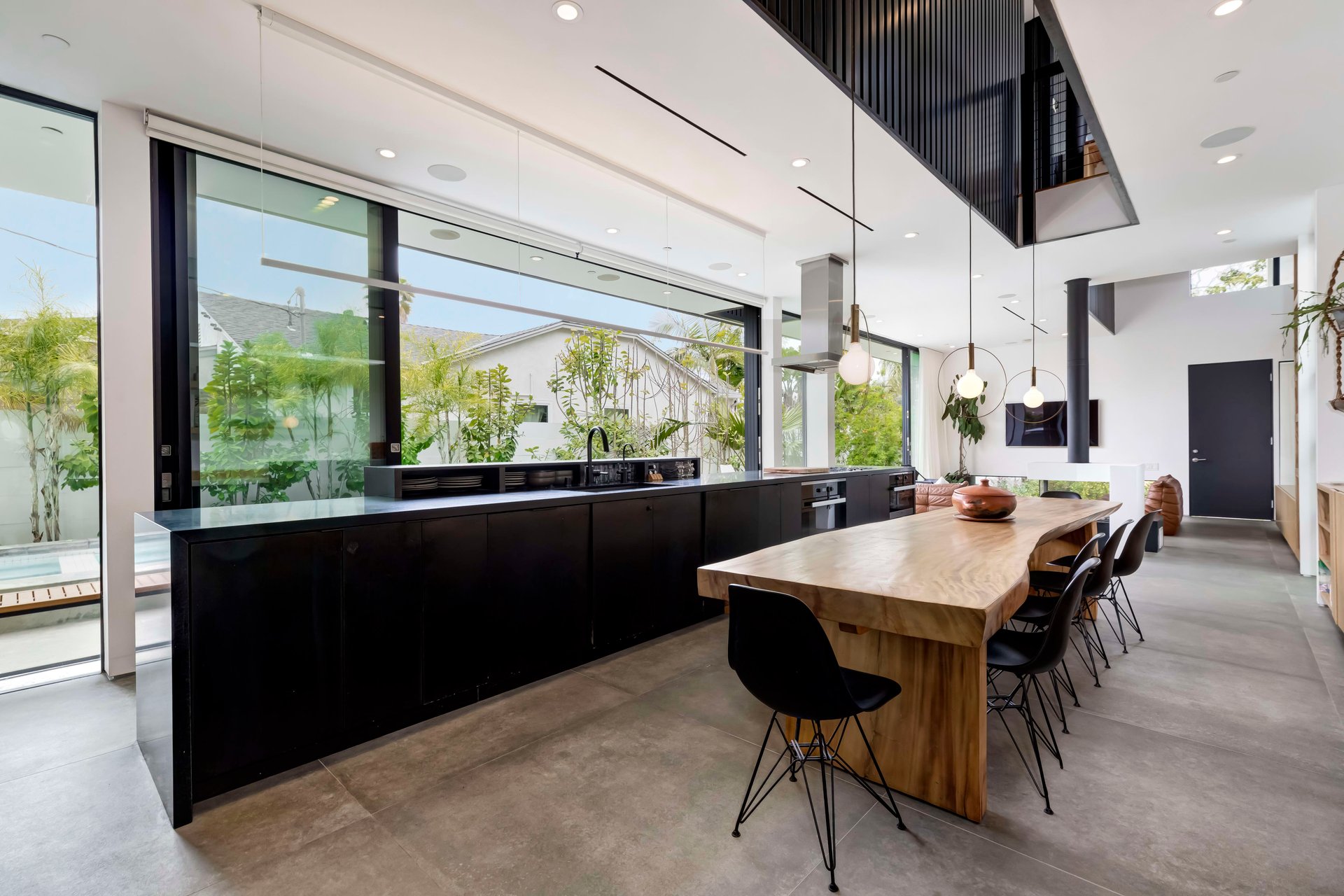 842 Flower Ave