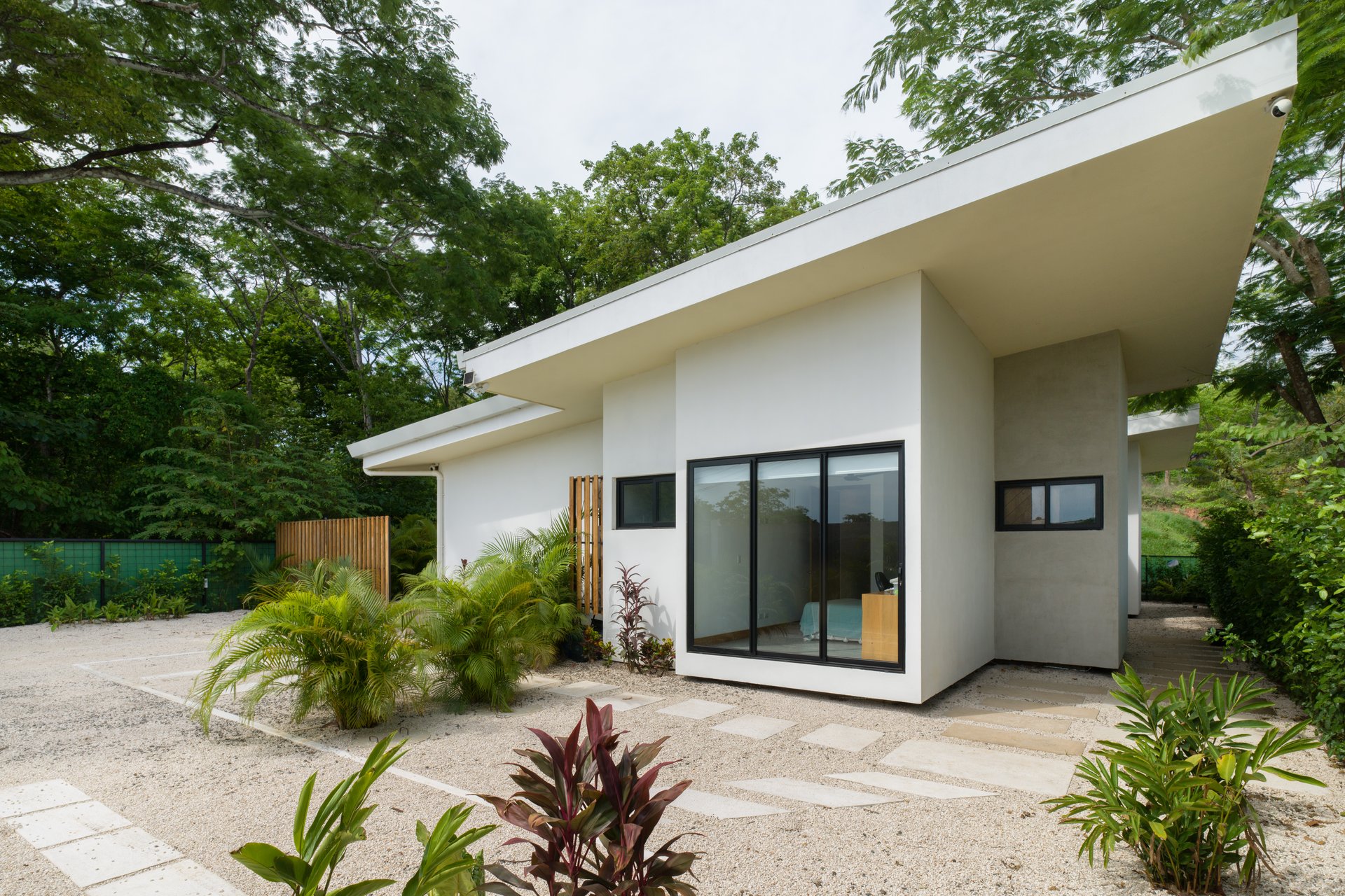 Villa Los Jobos Garden #1 | Modern 4-Bedroom Villa Just 5 Minutes from Tamarindo Beach – Newly Remodeled and Move-In Ready