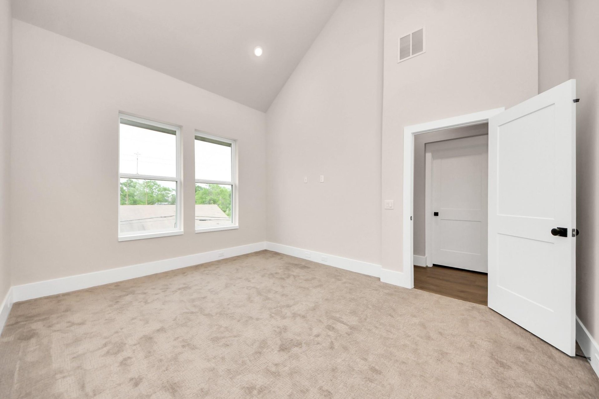 787 Mansfield Street