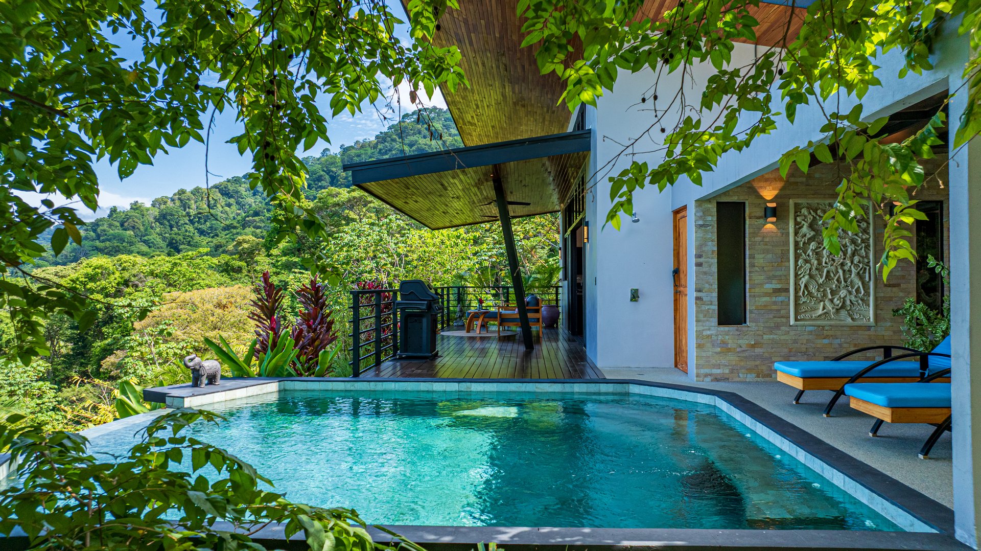 Casa Markissa – Luxury Oceanview Villa with Proven Rental Income.