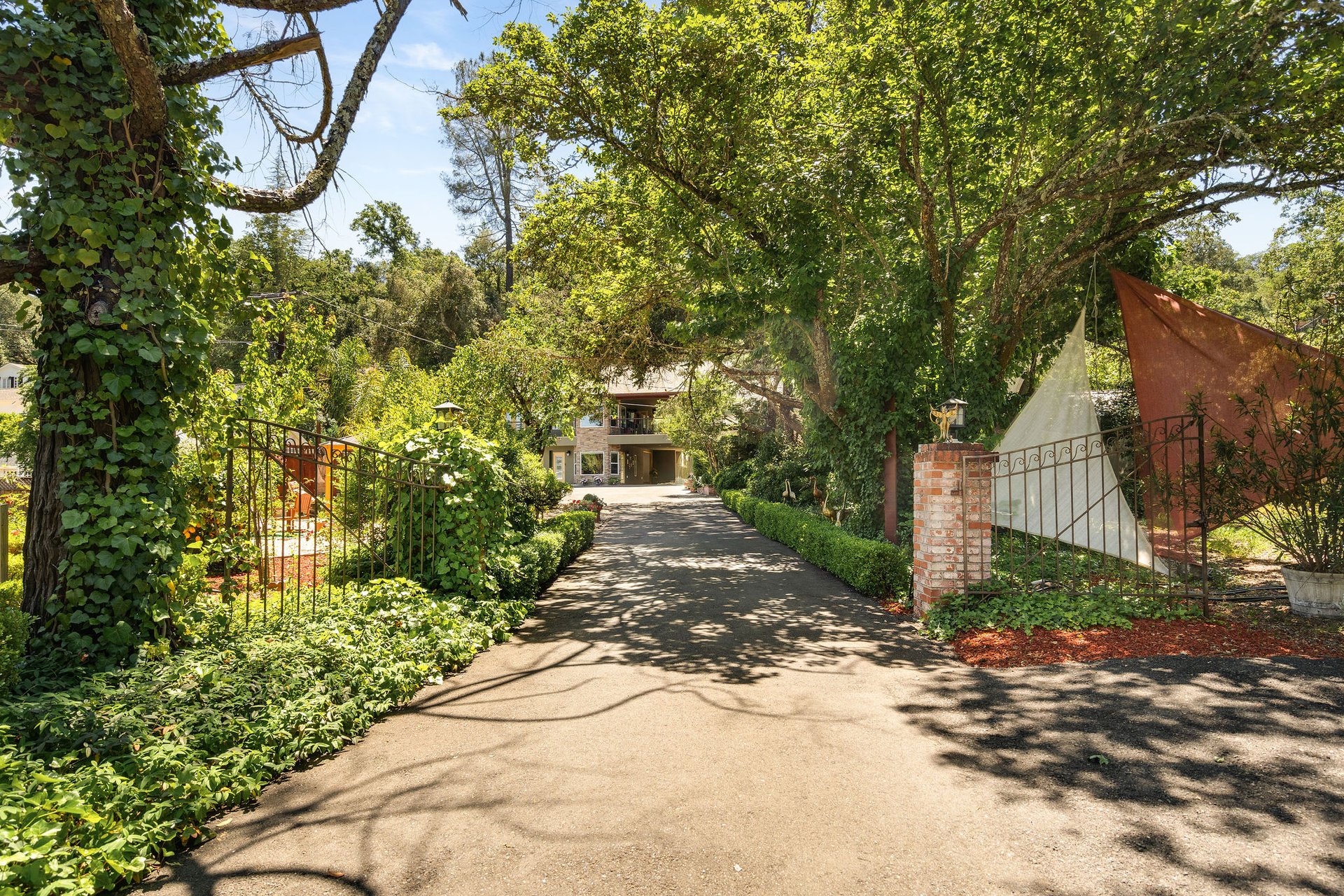 3037 Foothill Blvd