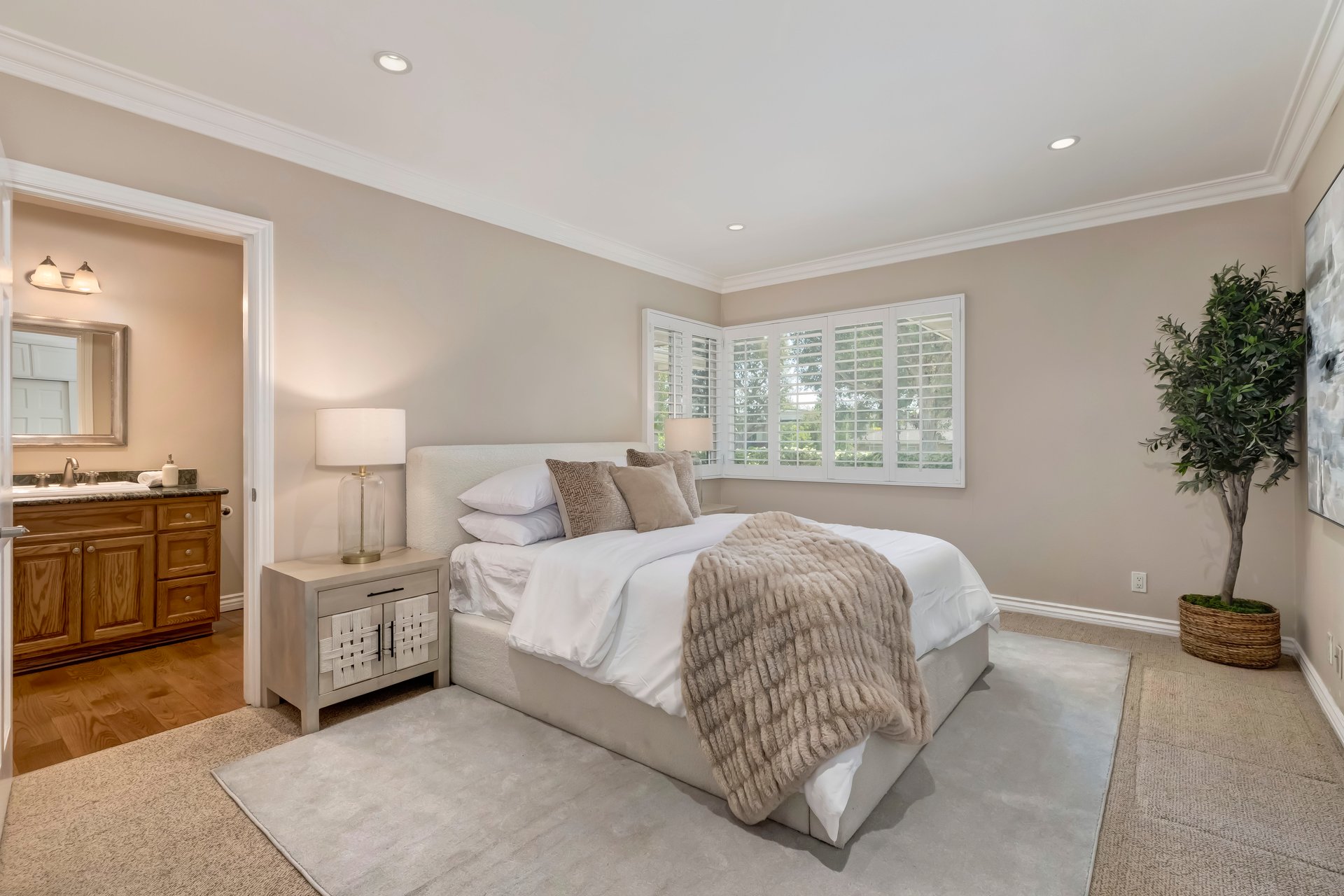 2302 Duxbury Cir, Beverlywood
