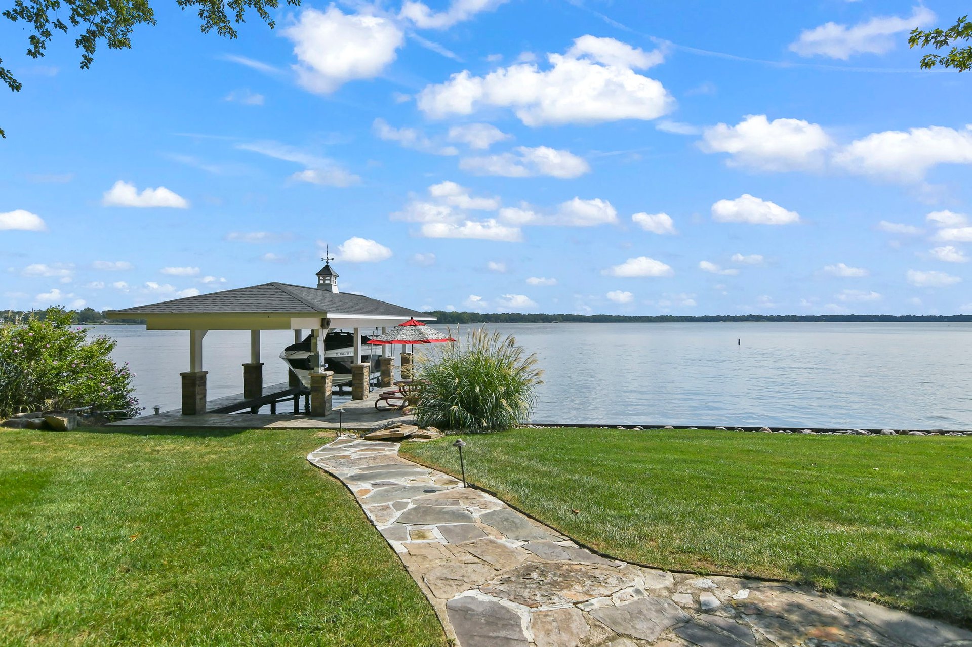 Lake Springfield Illinois waterfront homes and sunset views on the largest municipally owned lake in Illinois