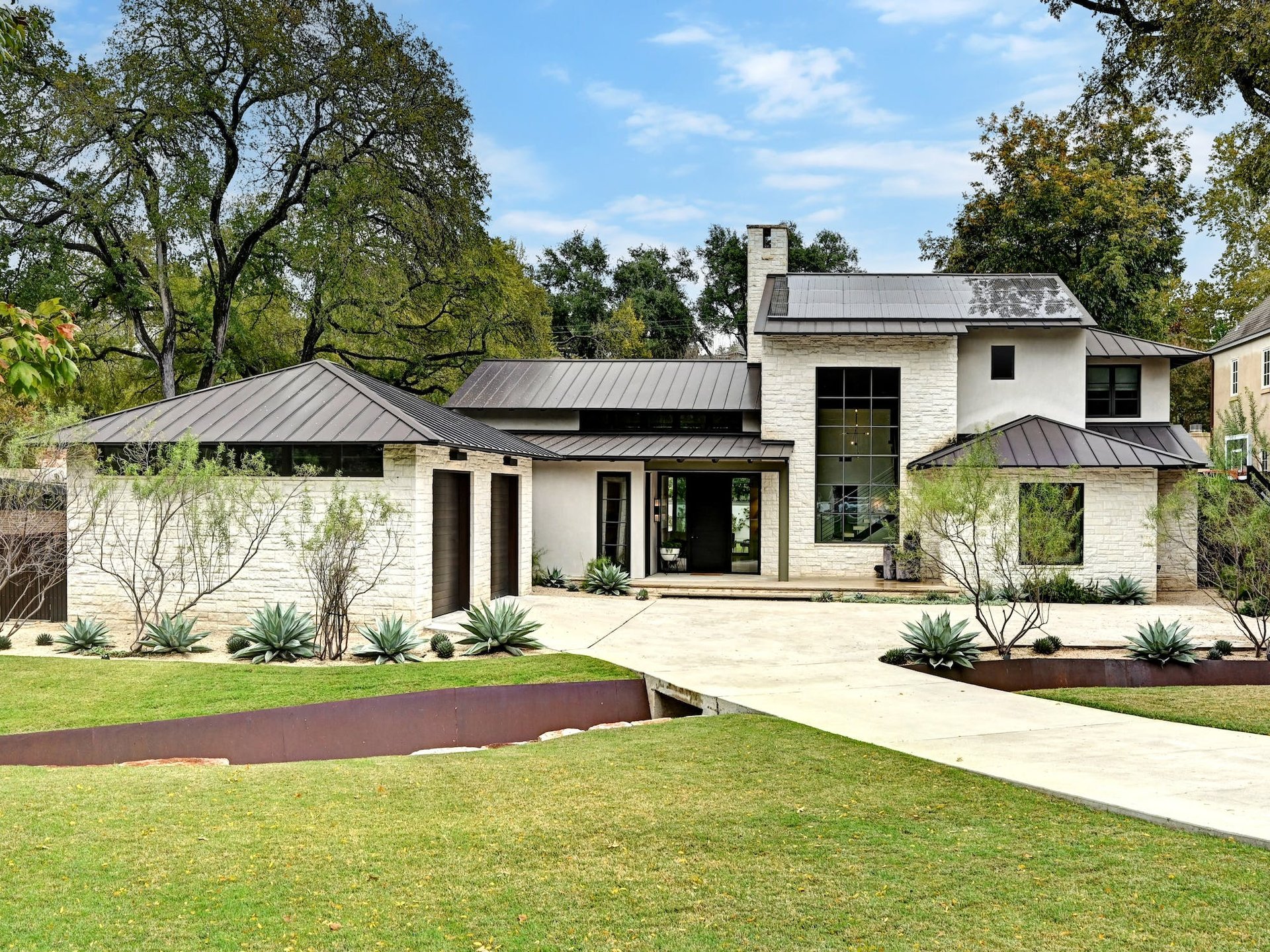 2906 Greenlee DR