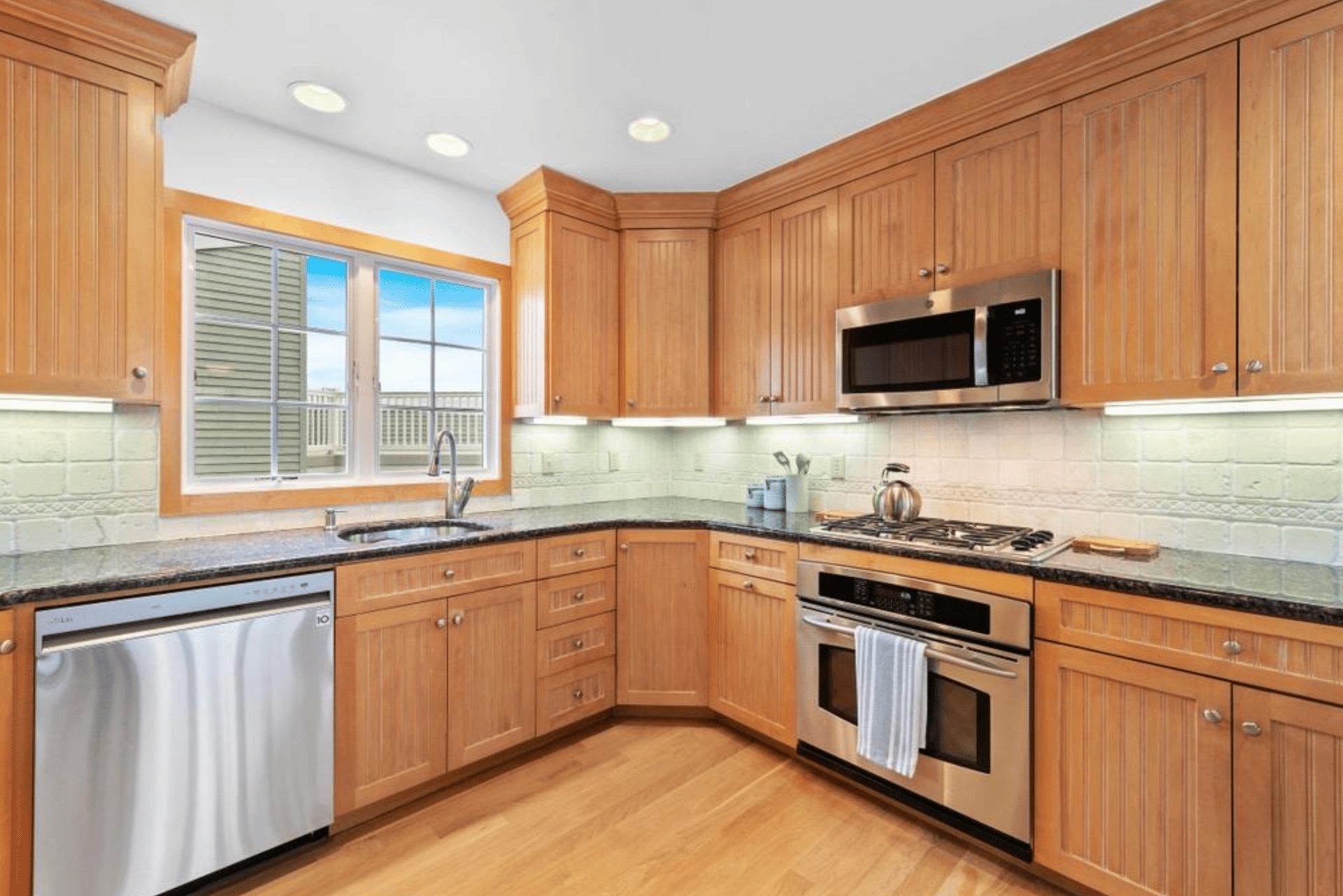 1 E Stanton Ave - Pet Friendly