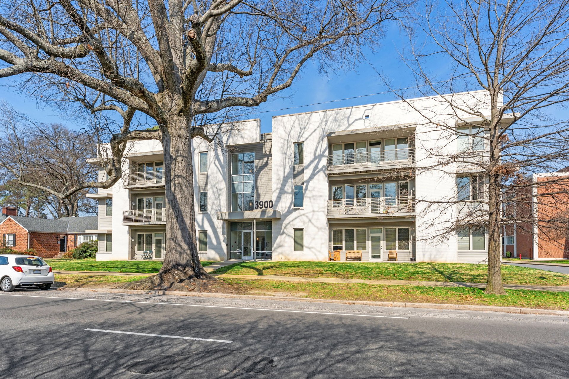 3900 Monument