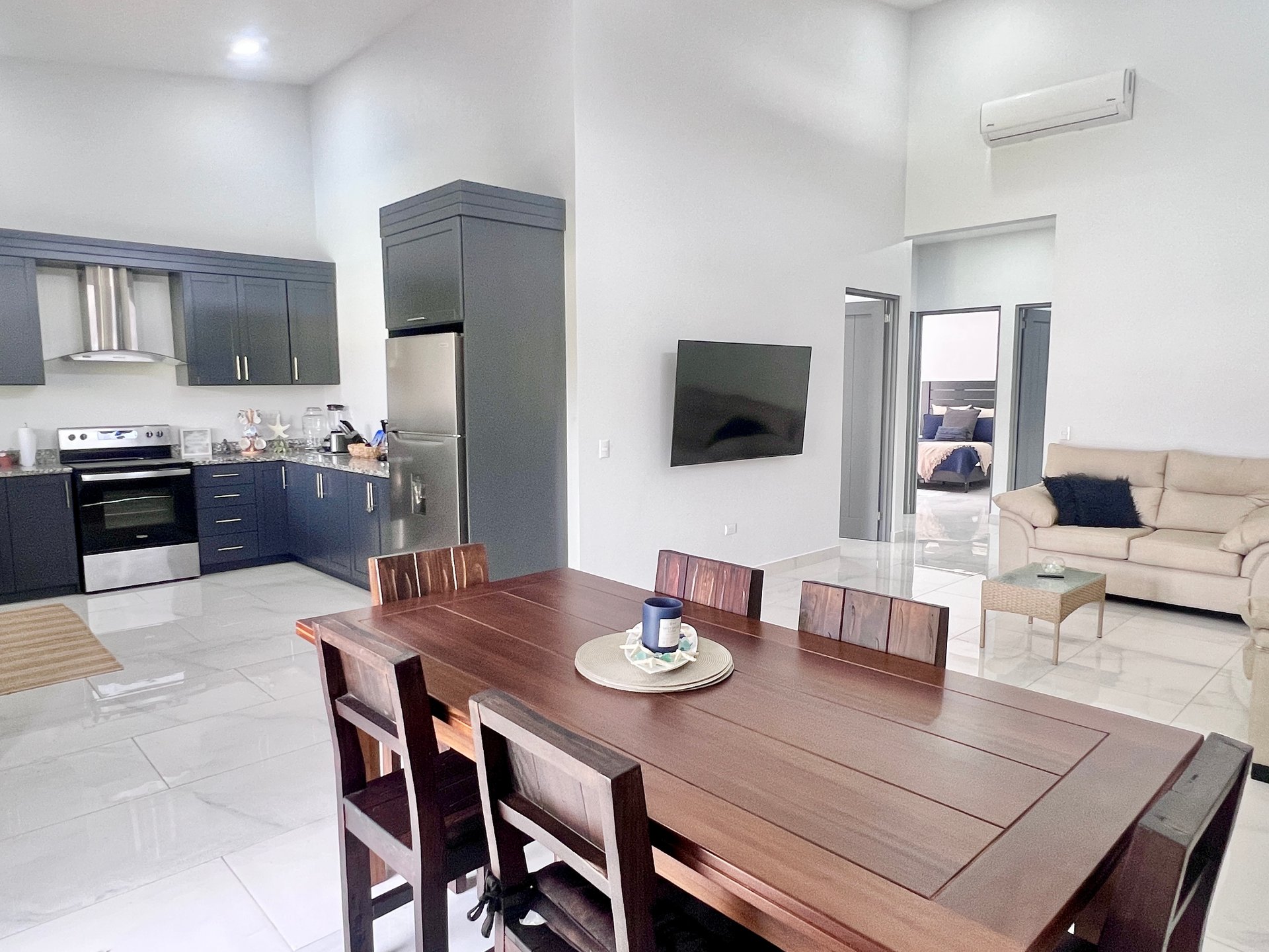 Quepos Hills Villa with pool and covered patio and tropical gardens