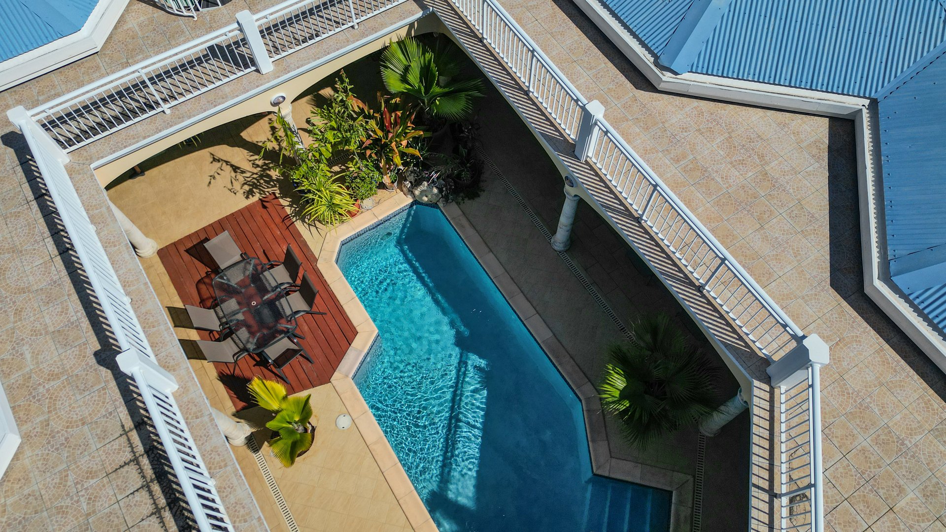 Octagon Villa West End