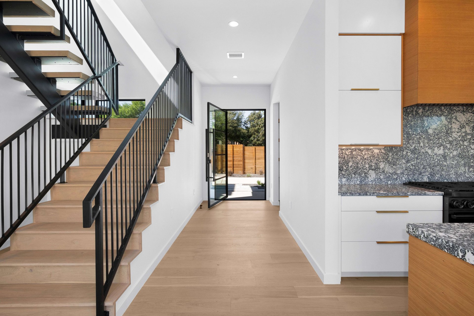 3501 Pinnacle