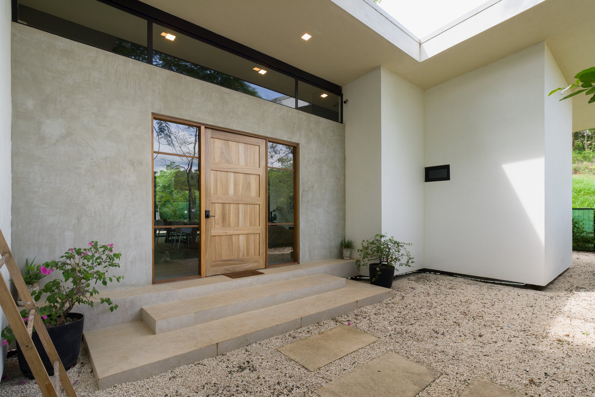 Villa Los Jobos Garden #1 | Modern 4-Bedroom Villa Just 5 Minutes from Tamarindo Beach – Newly Remodeled and Move-In Ready