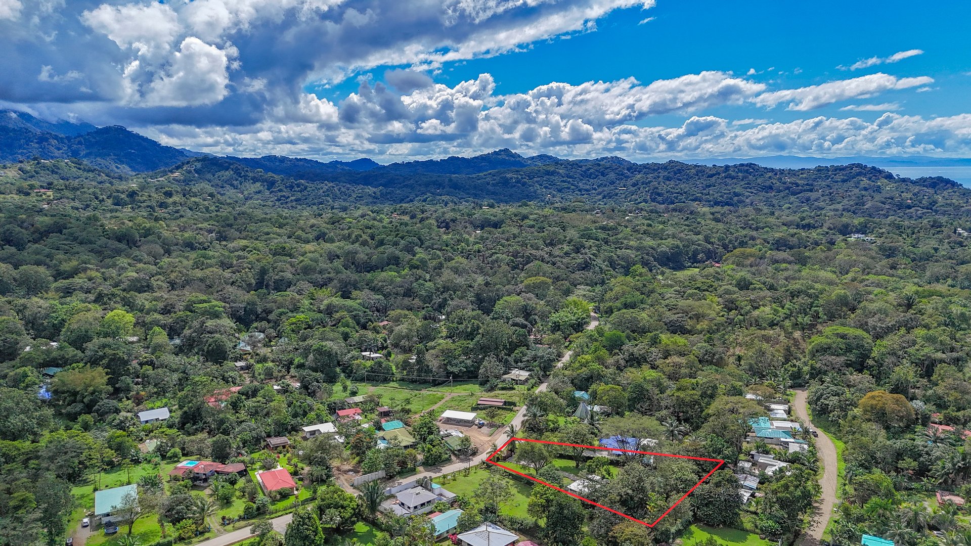 Charming 2-Bedroom Home in the Heart of Ojochal – Privacy, Convenience, and Opportunity Await!