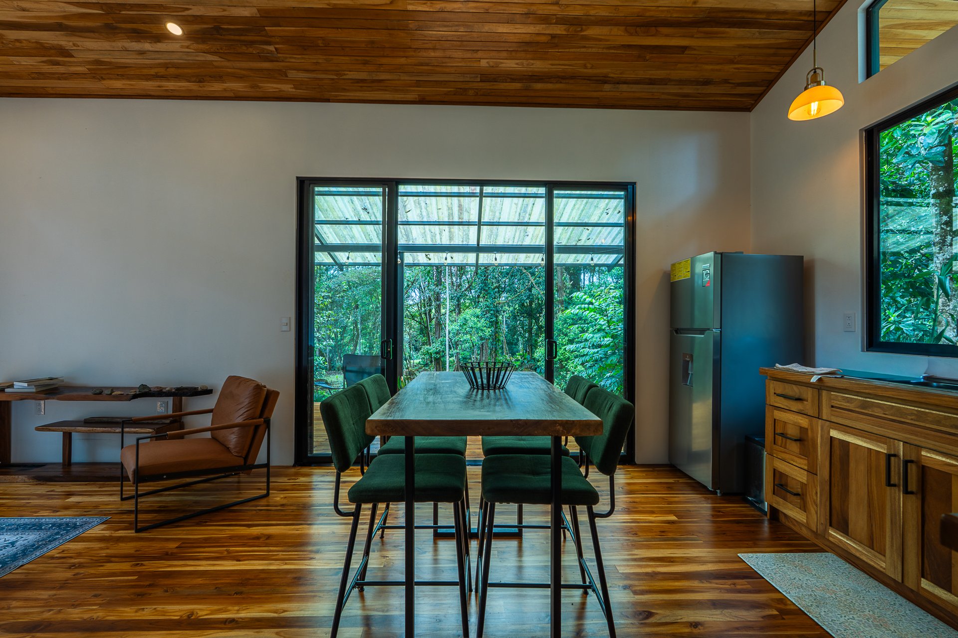 Costa Rica Mountain Retreat – 1.8 ha with Luxury Cabin, Private Lake & Riverfront