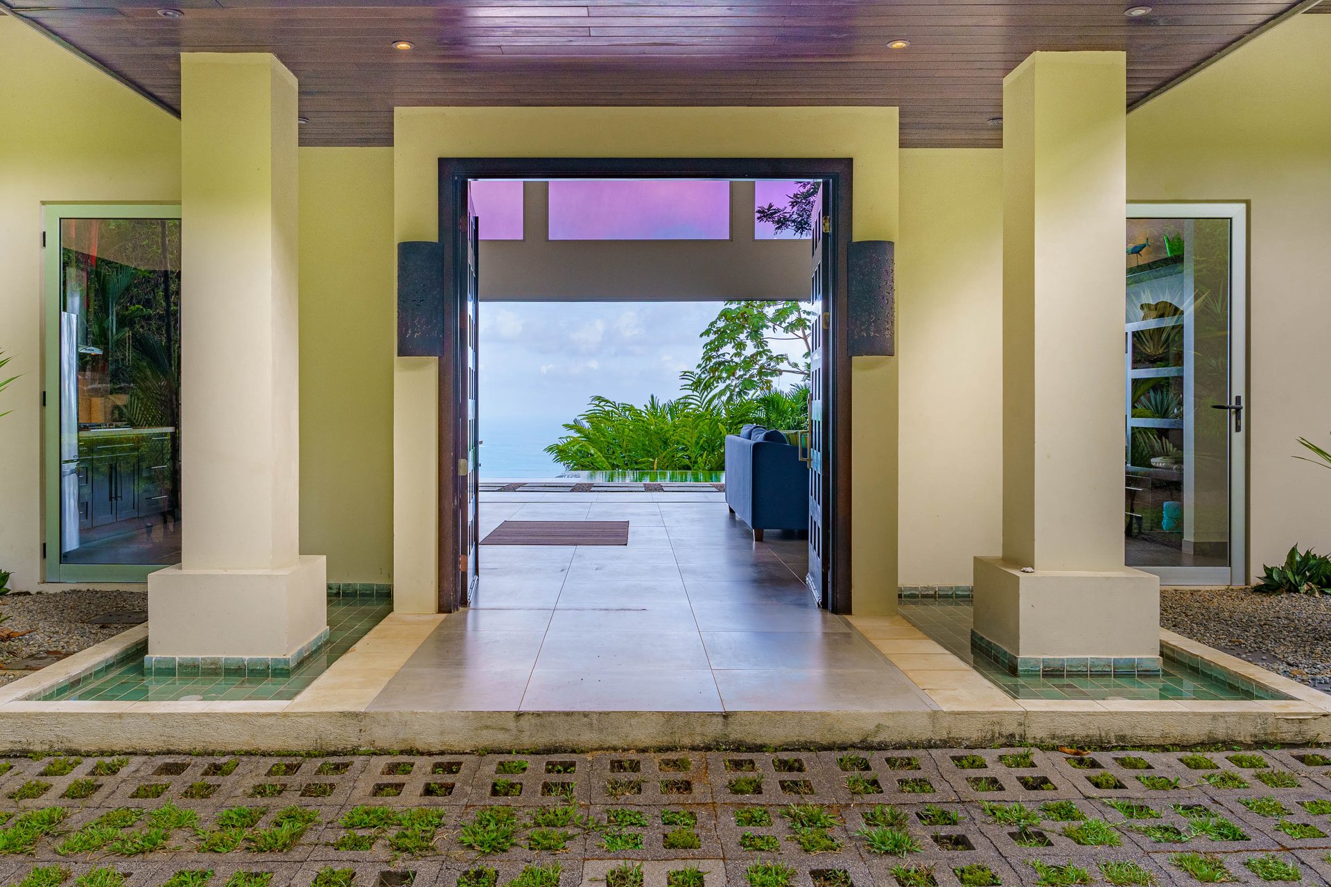 Villa La Luna Gated Estate, Mountainside Home and Whale Tail Views