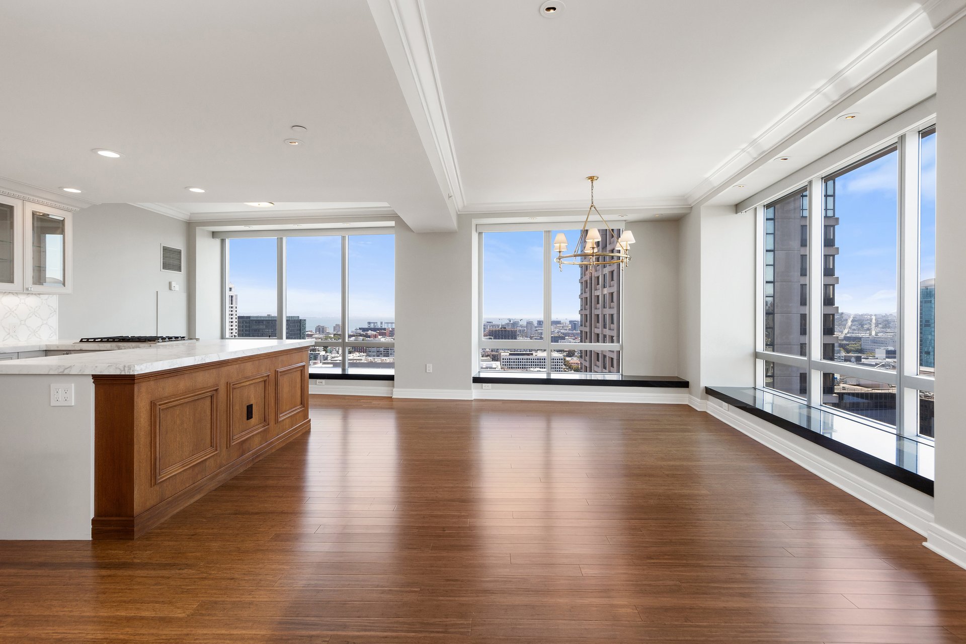 Glass-Walls and Panoramic Views