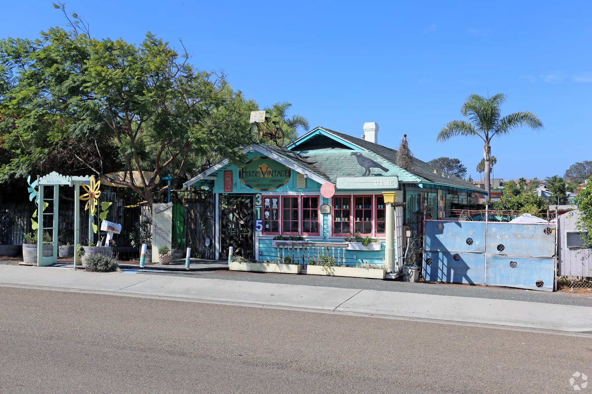 315 S Cedros Ave