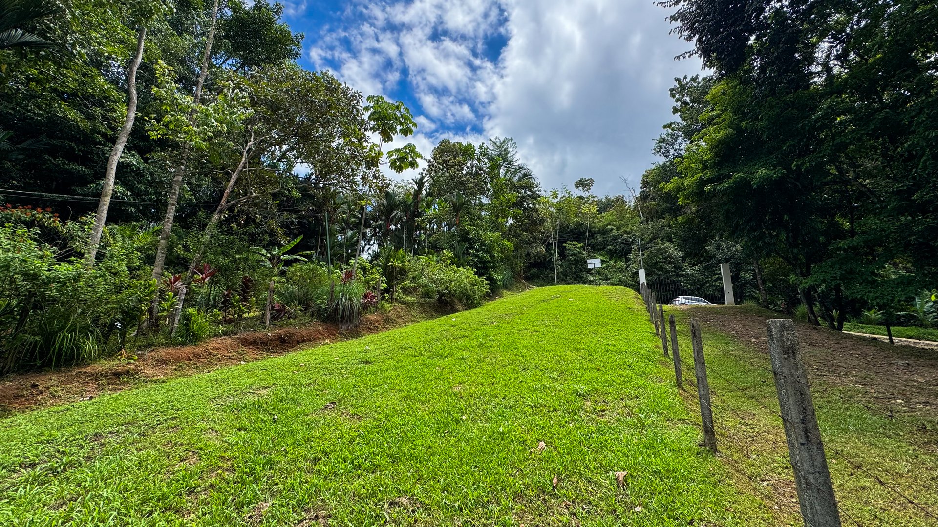 Beautiful Lot Ready to Built in Playa Hermosa, Osa with a Creek