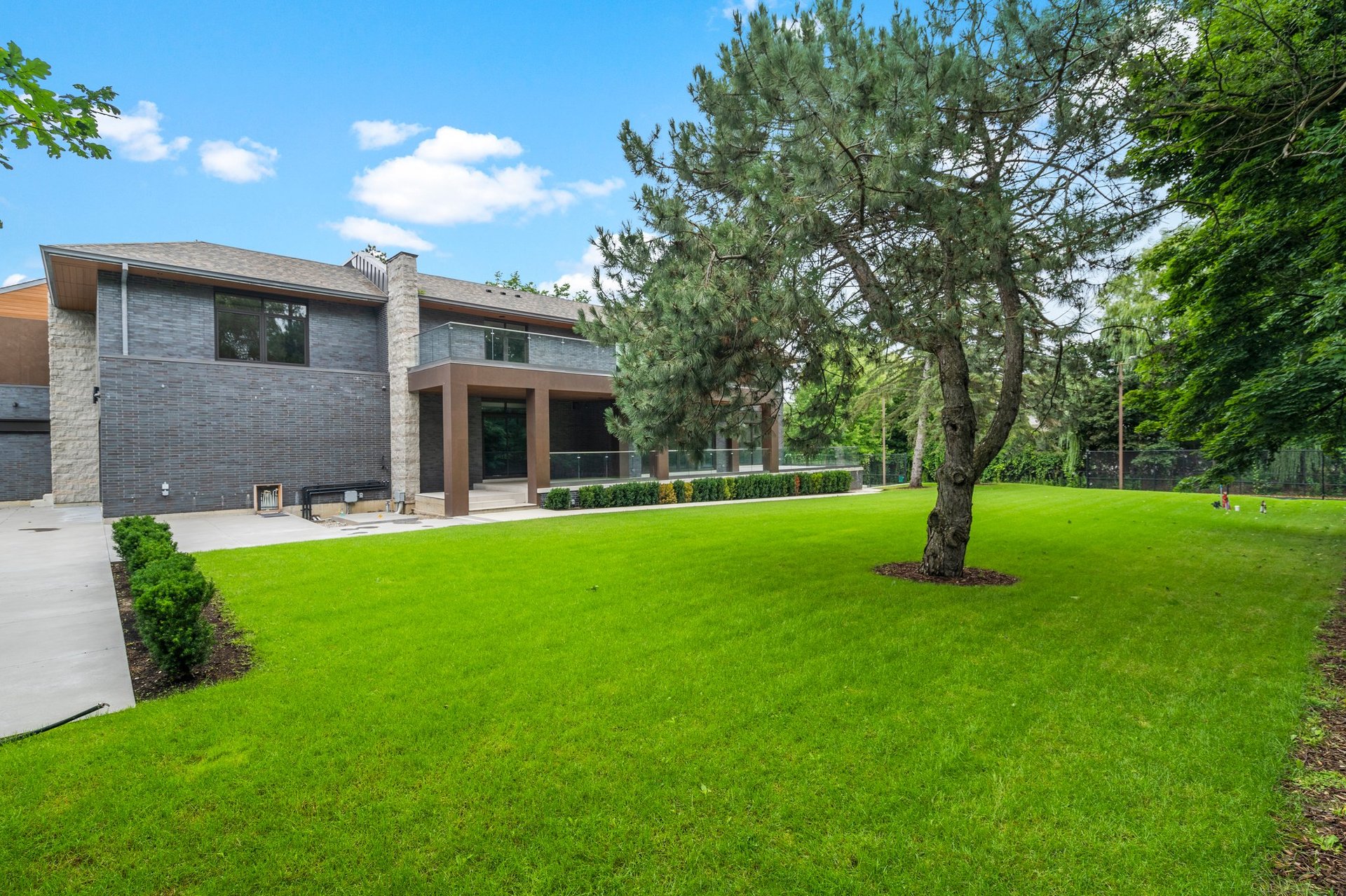 Uniquely Distinguished Property