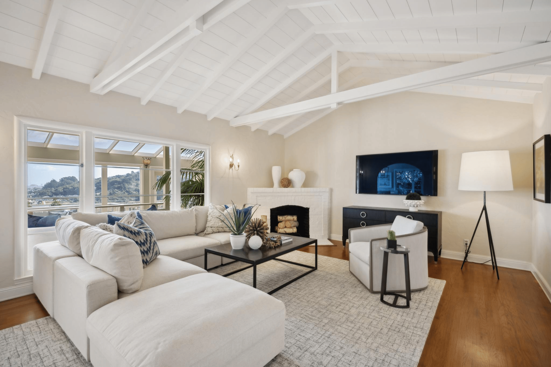 215 Julia Ave