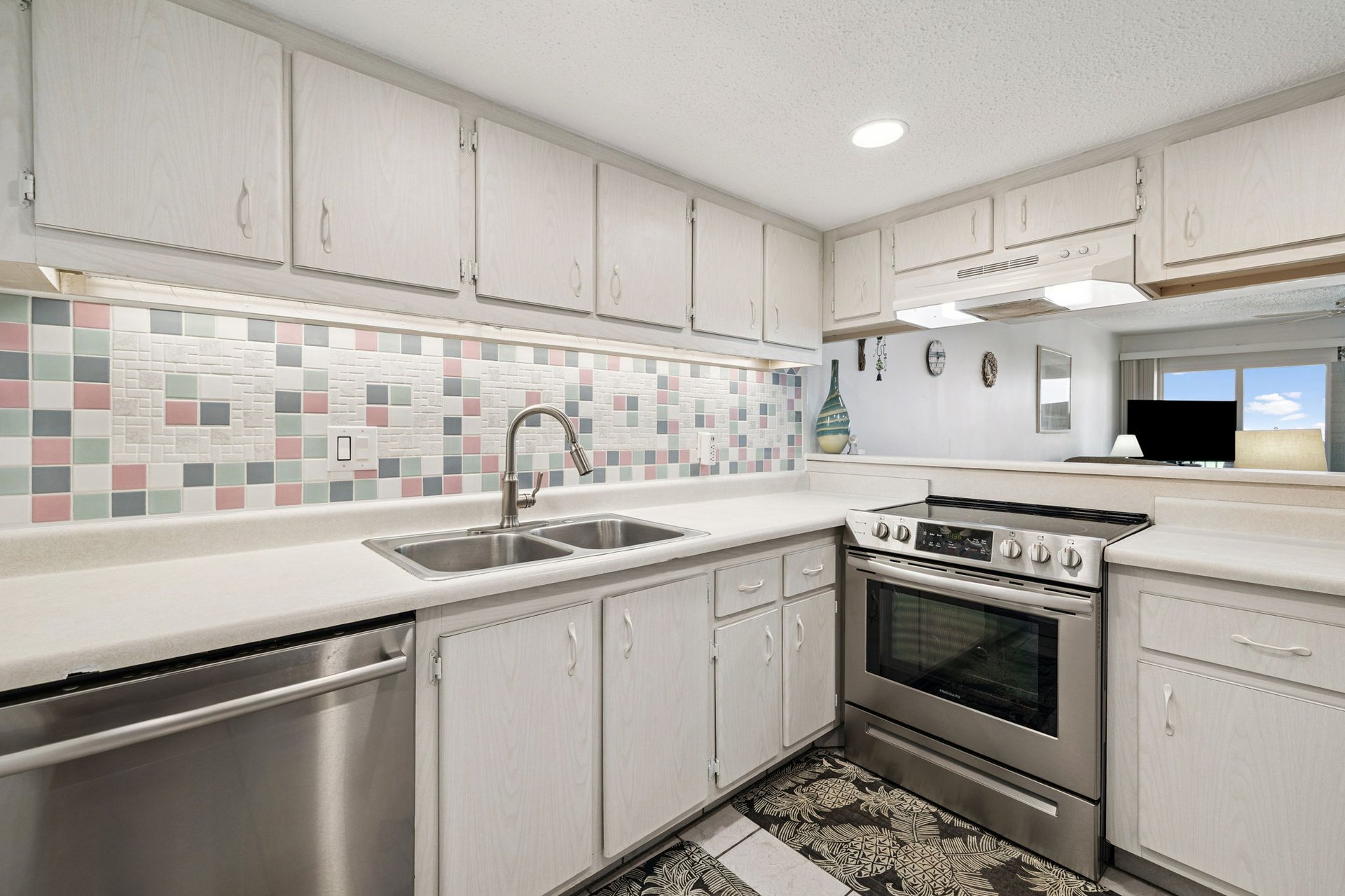Pinnacle Port Condominium