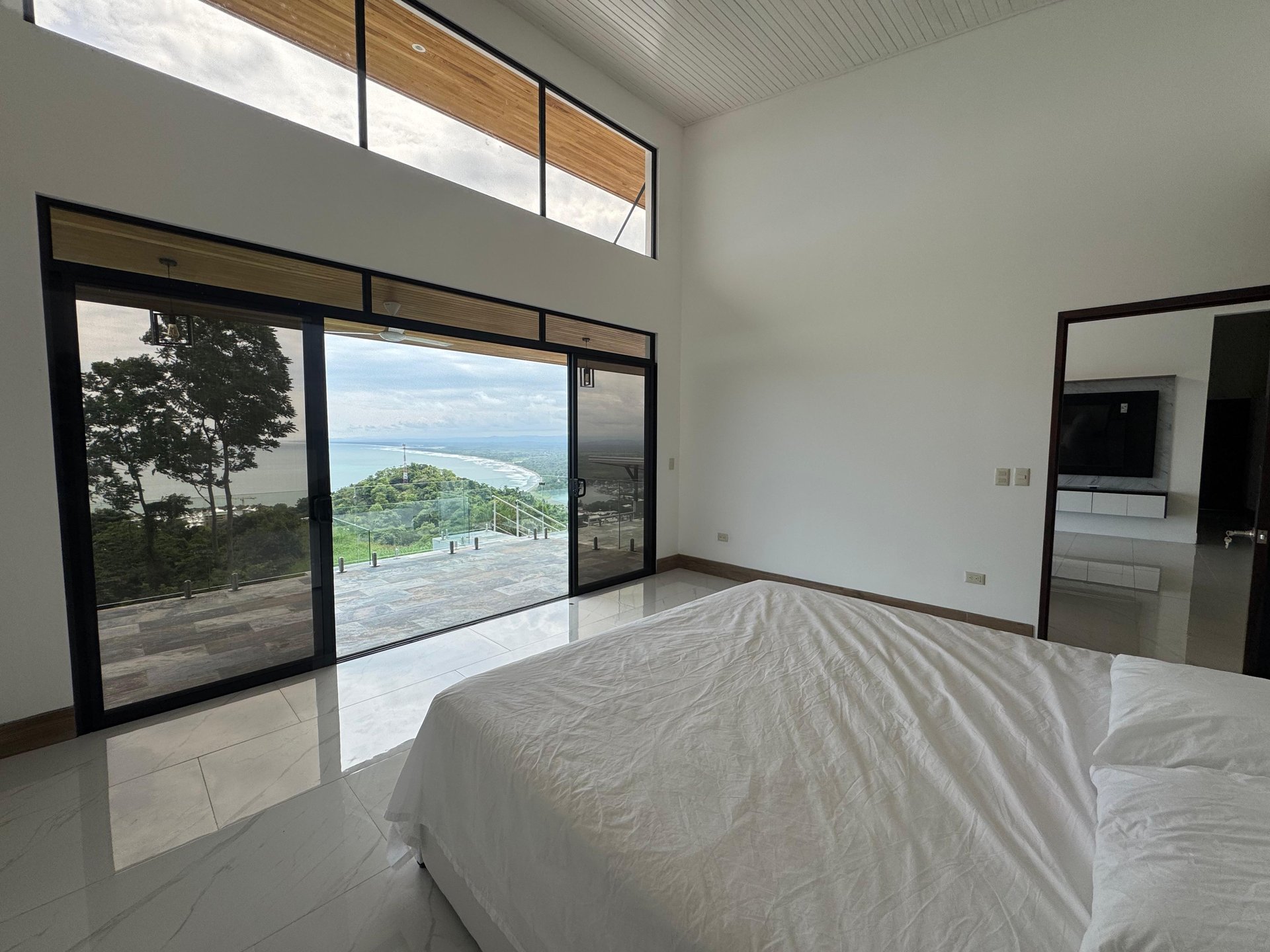Modern Elegance Meets Incomparable Views, 3BDR&3Baths Home