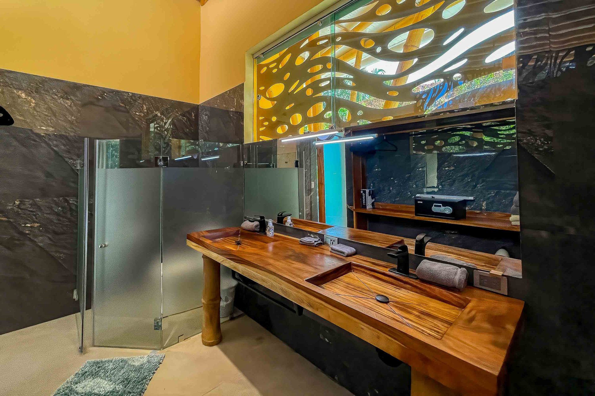 Villa Bamboo Luxury Jungle Retreat near the Marina